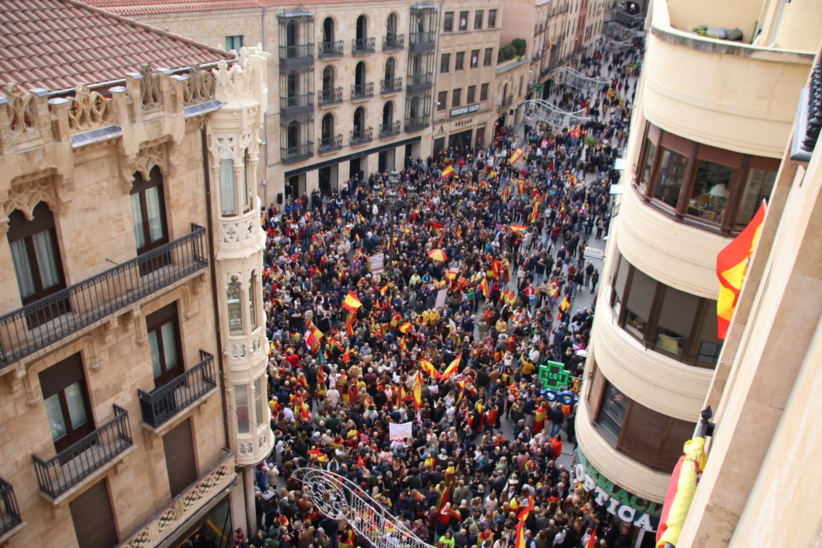 Multitudinaria protesta del Partido Popular contra la amnistía en Salamanca. Fotos Andrea M (11)