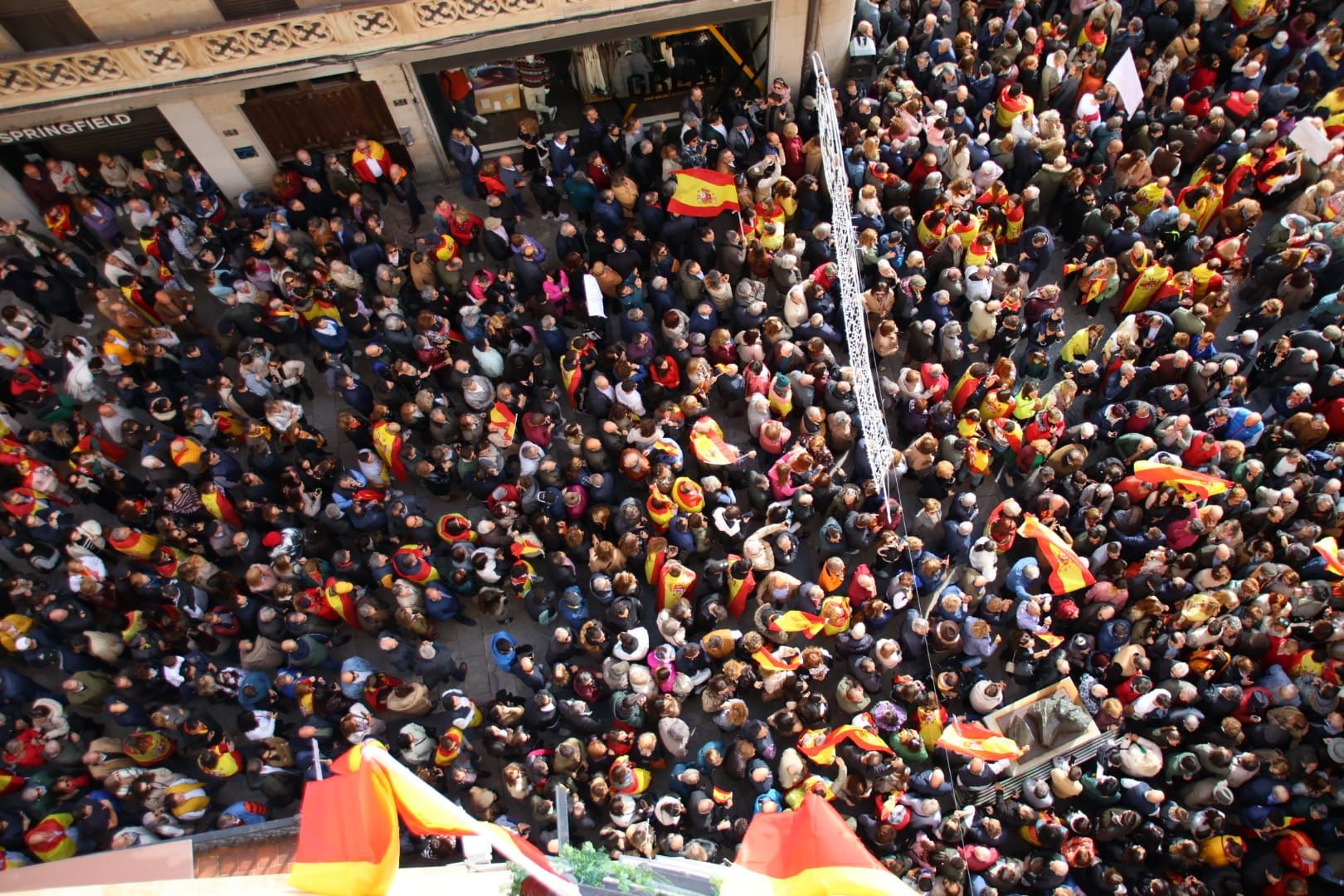 Multitudinaria protesta del Partido Popular contra la amnistía en Salamanca. Fotos Andrea M (12)