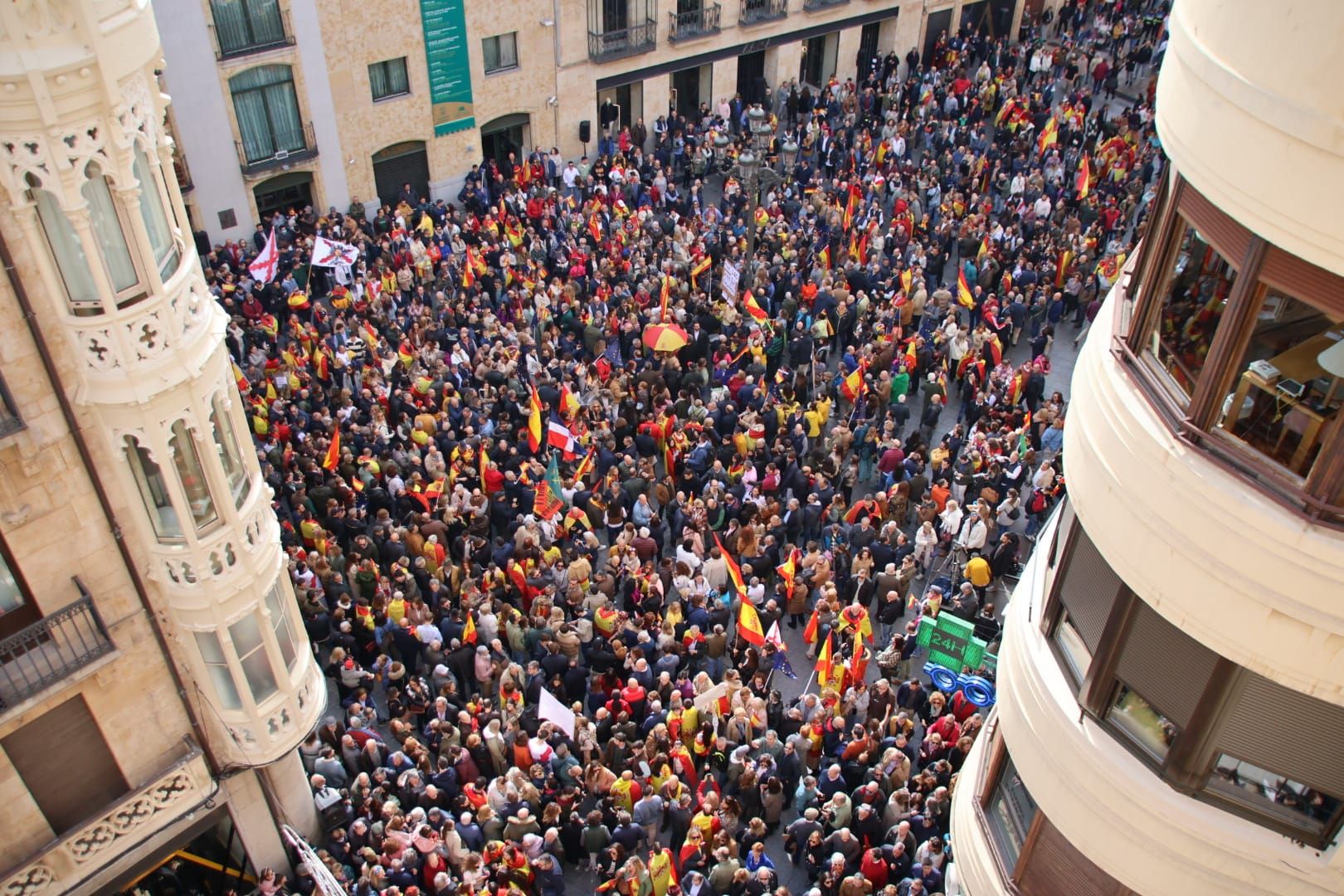 Multitudinaria protesta del Partido Popular contra la amnistía en Salamanca. Fotos Andrea M (13)