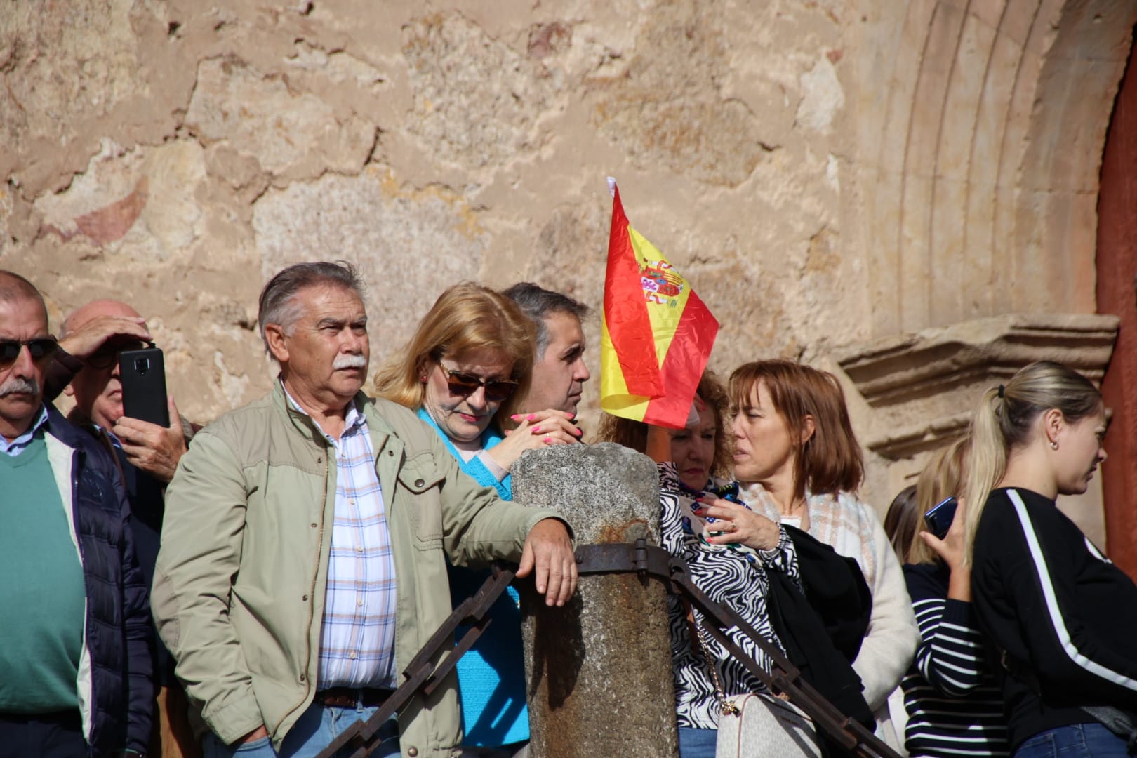 Miles de manifestantes se trasladan hasta la sede del PSOE para continuar las protestas contra los socialistas y la amnistía tras la manifestación del PP. Fotos Andrea M (1)