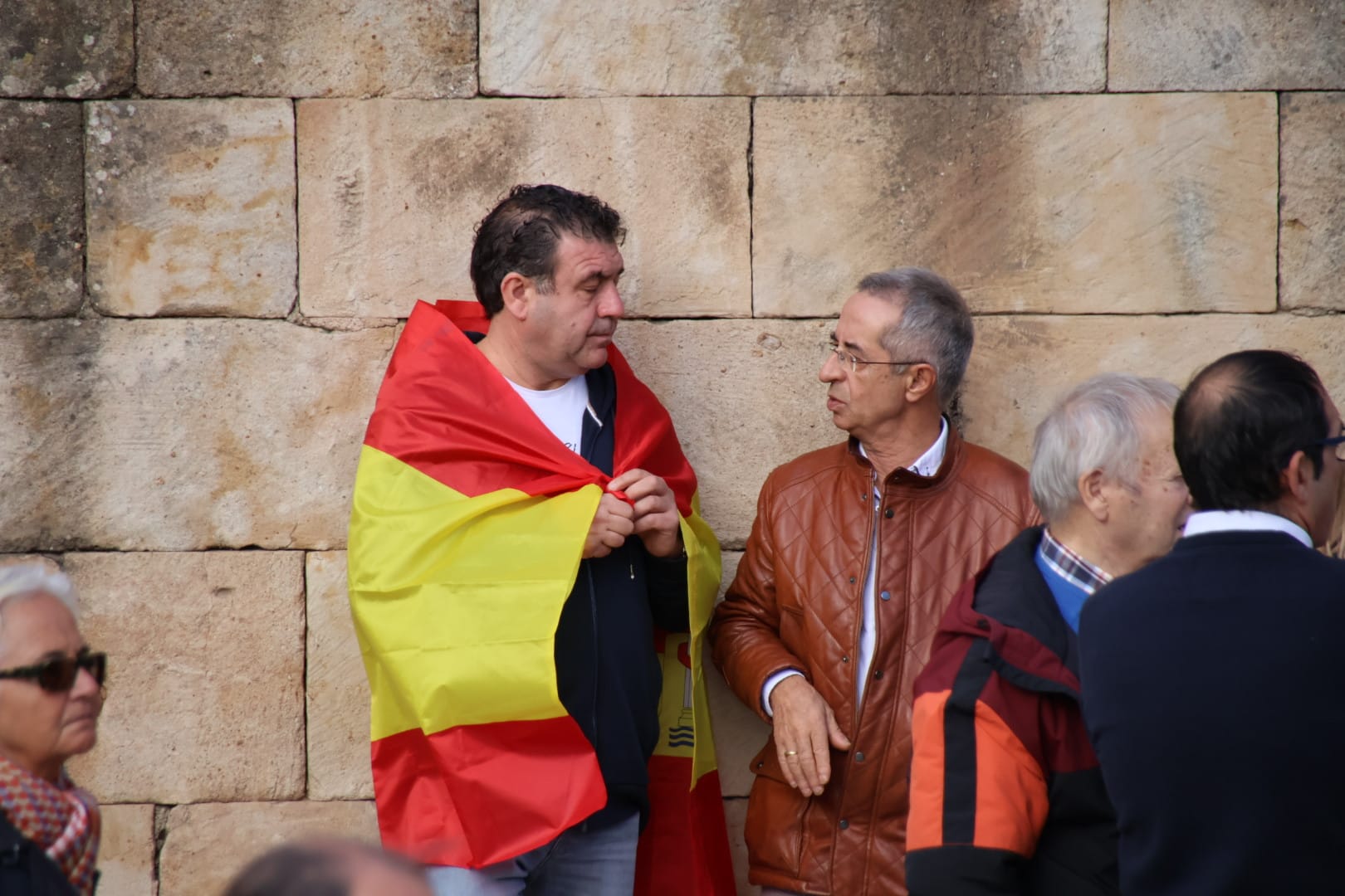 Miles de manifestantes se trasladan hasta la sede del PSOE para continuar las protestas contra los socialistas y la amnistía tras la manifestación del PP. Fotos Andrea M (15)