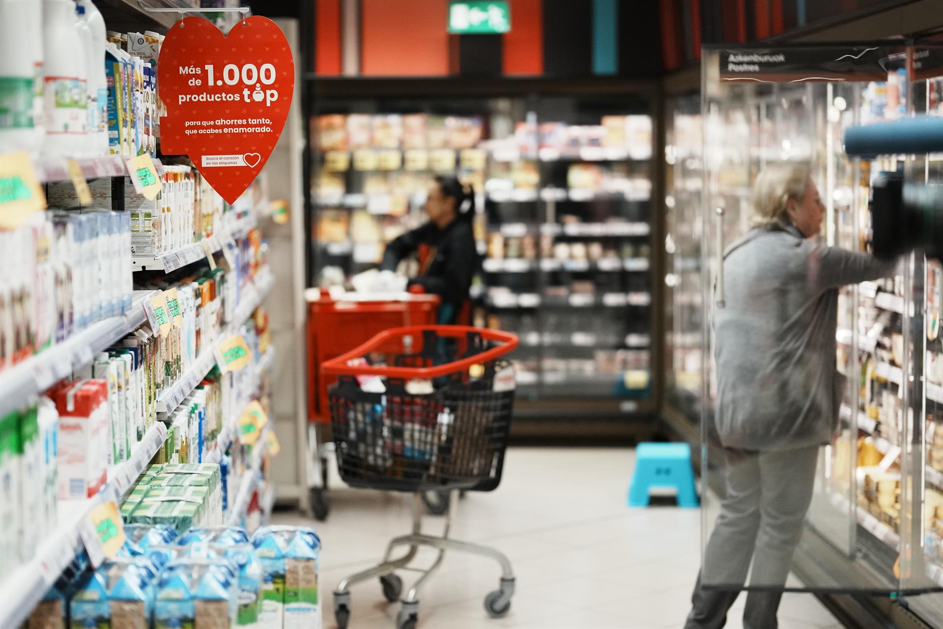 Archivo - Oferta en forma de corazón de los 1.000 productos en un supermercado Eroski - H.Bilbao - Europa Press - Archivo