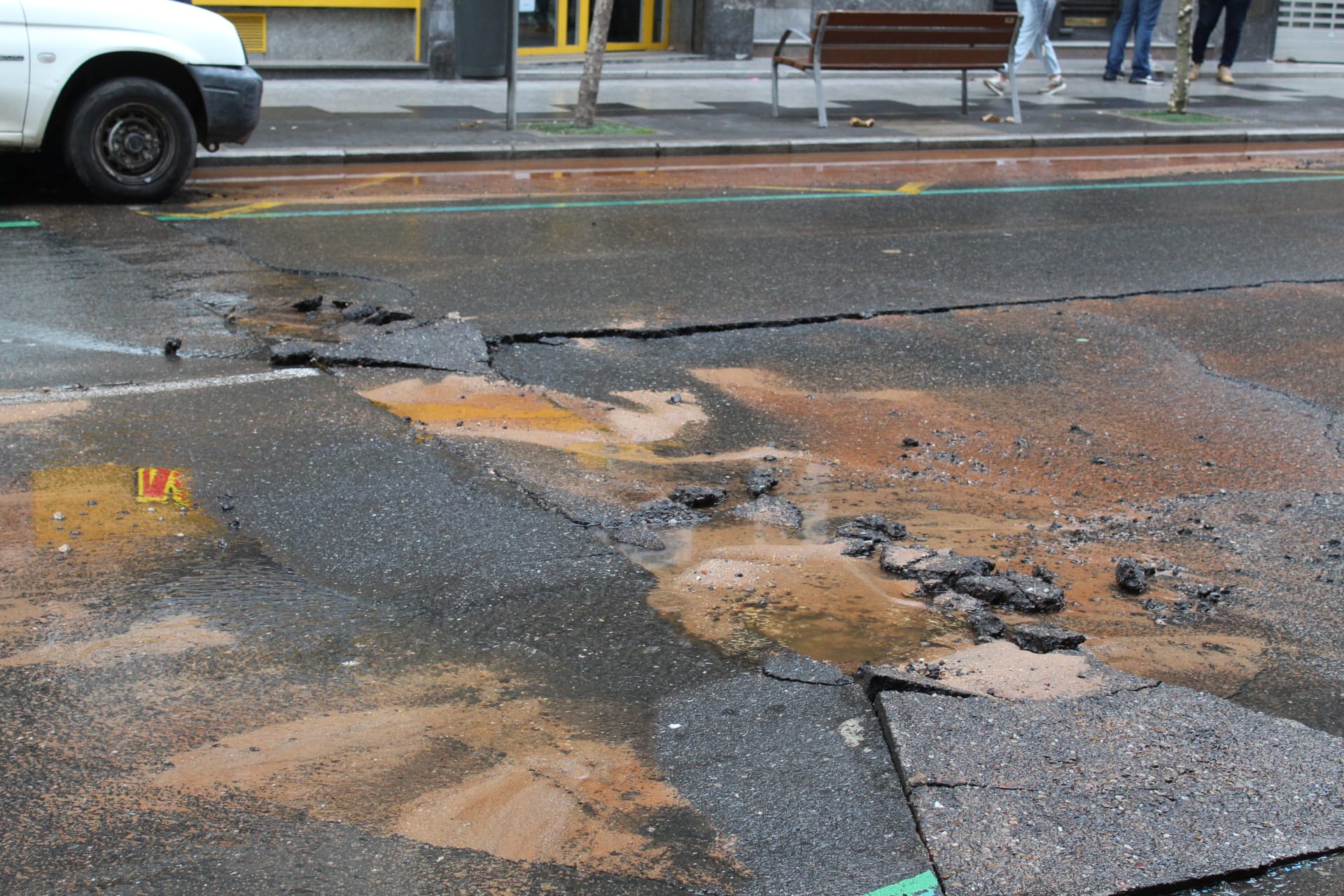 Reventón de agua en Torres Villaroel (7)