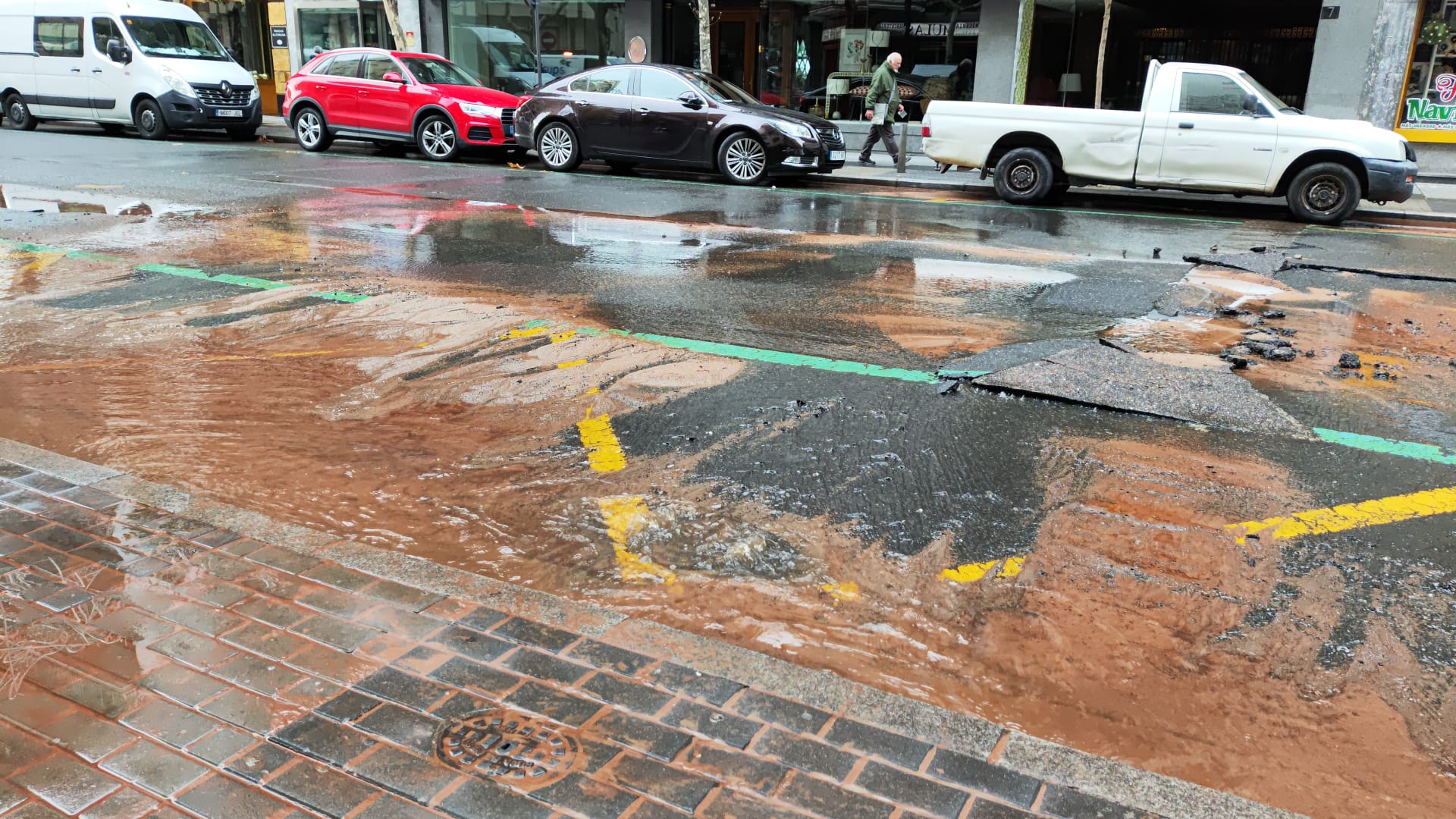 Reventón de agua en Torres Villaroel (14)