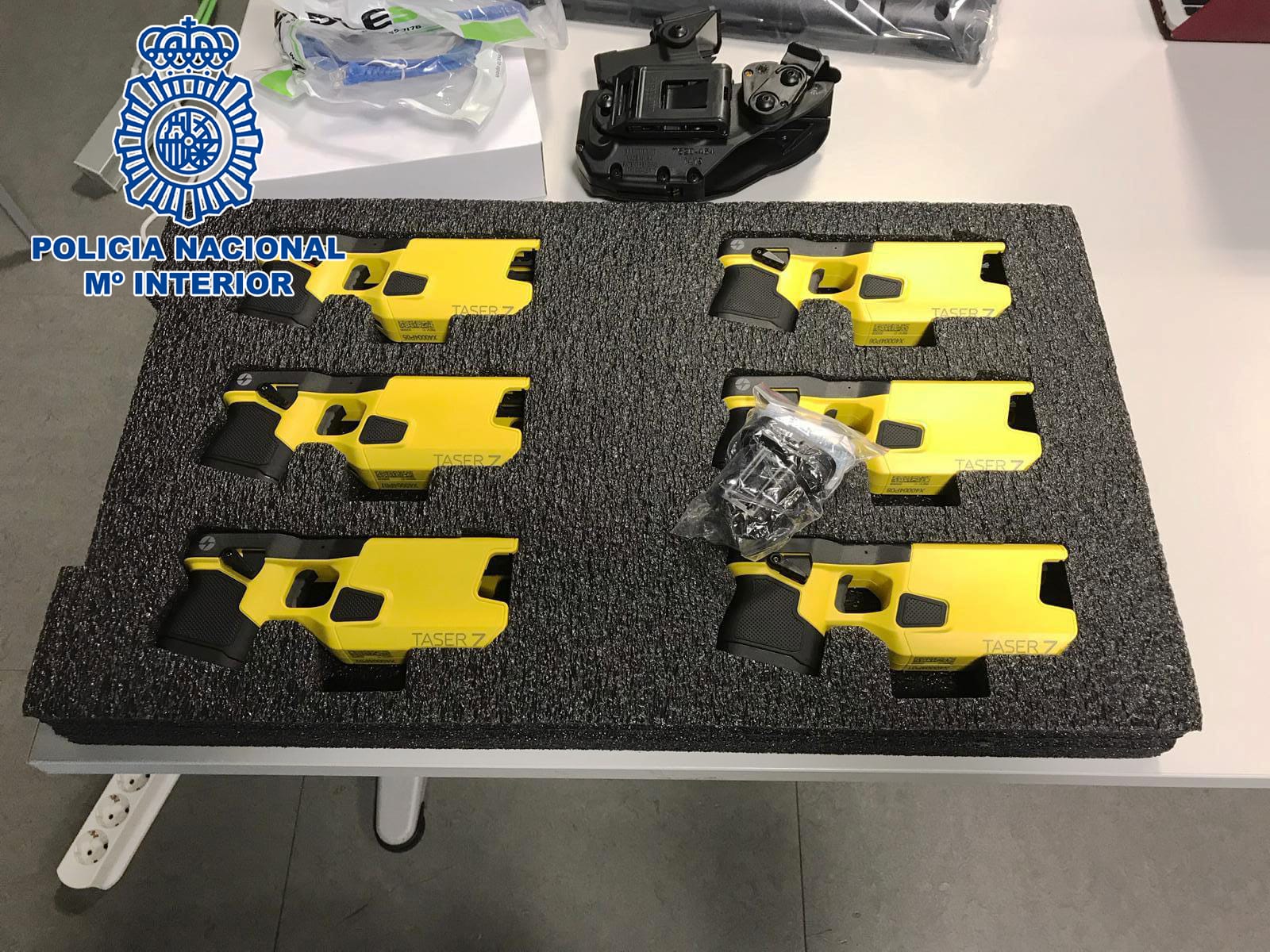 Las pistolas taser con cámaras de grabación llegan a la Policía Nacional de  Salamanca