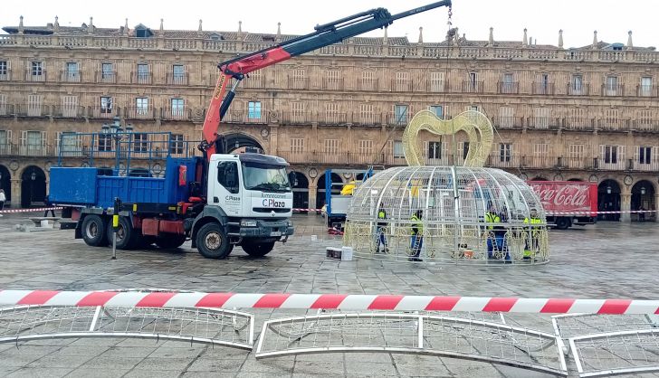 Comienza la instalación de la campana de la Plaza Mayor