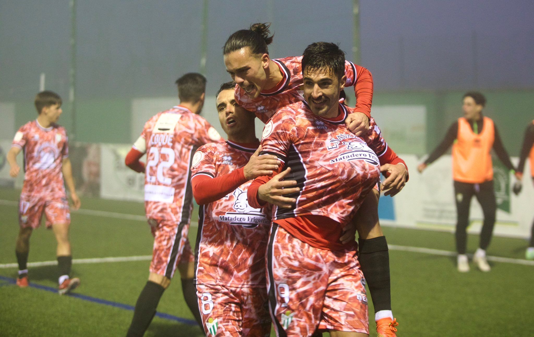 Juan Antonio celebra su gol a la Gimnàstica | FOTO CD GUIJUELO