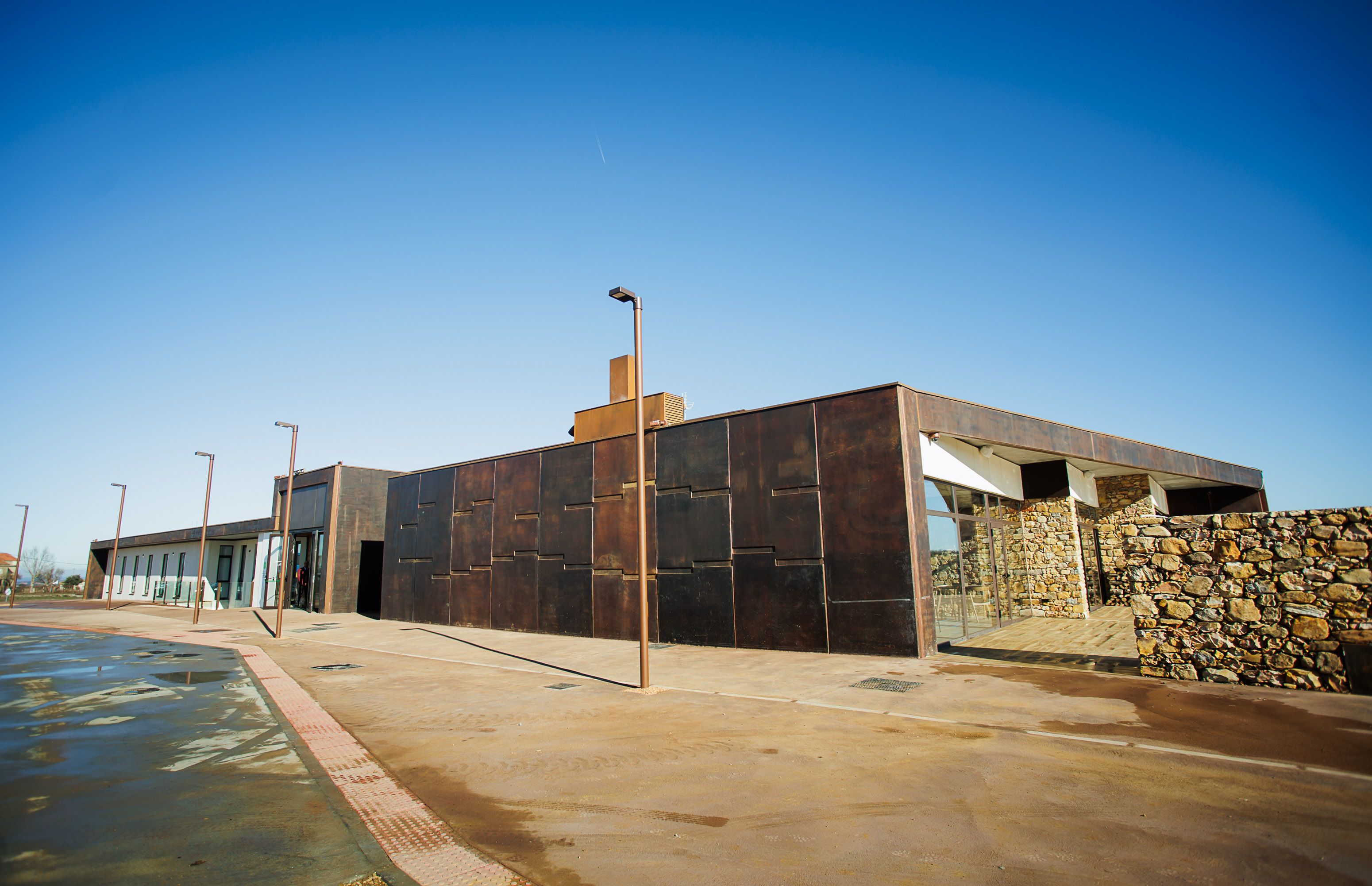 La Fundación María Cristina Masaveu Peterson estrena un nuevo centro cultural y albergue juvenil en Morasverdes. Fotos: ICAL