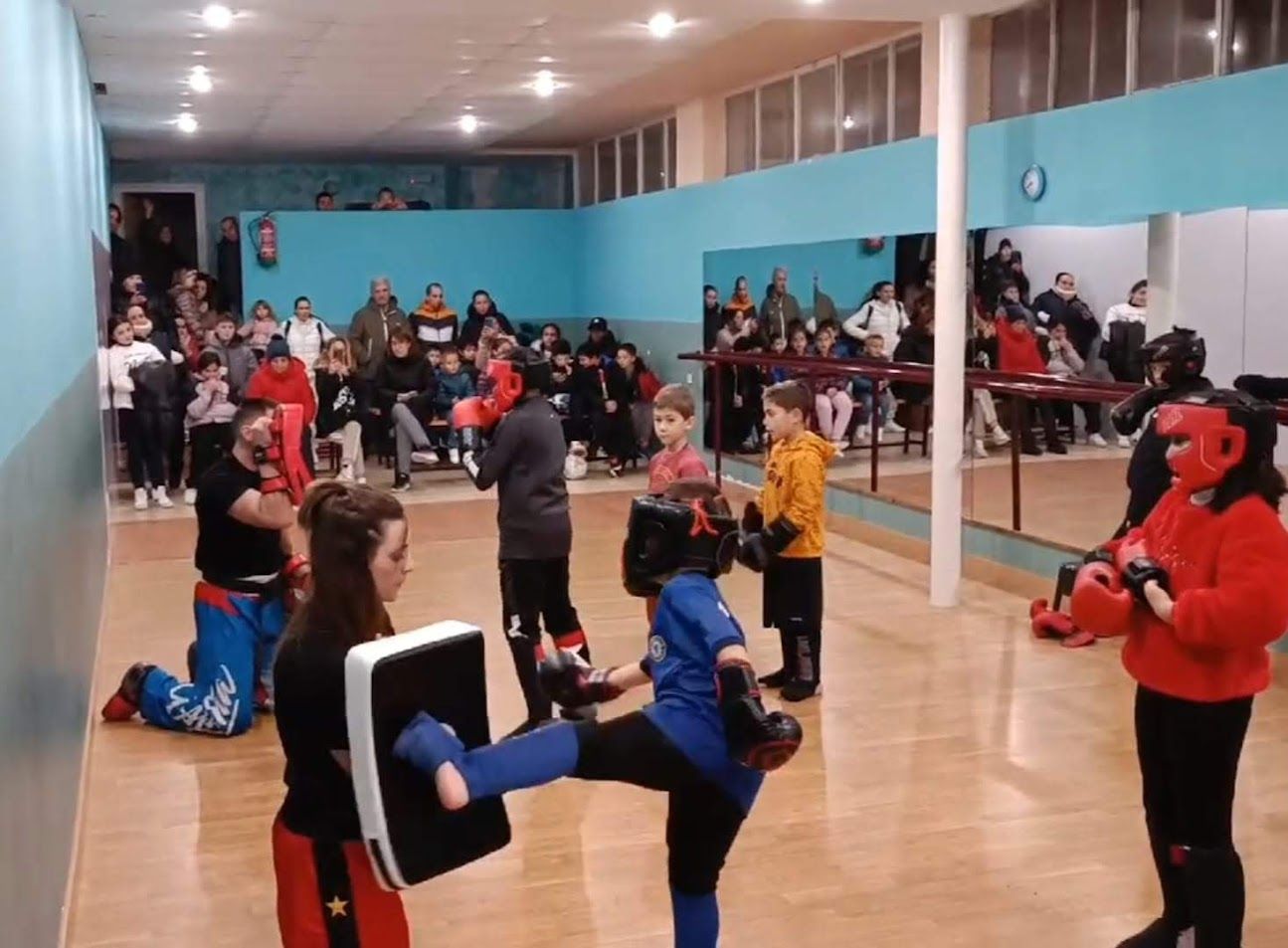 Exhibición de Kickboxing para los más pequeños con motivo de la Navidad