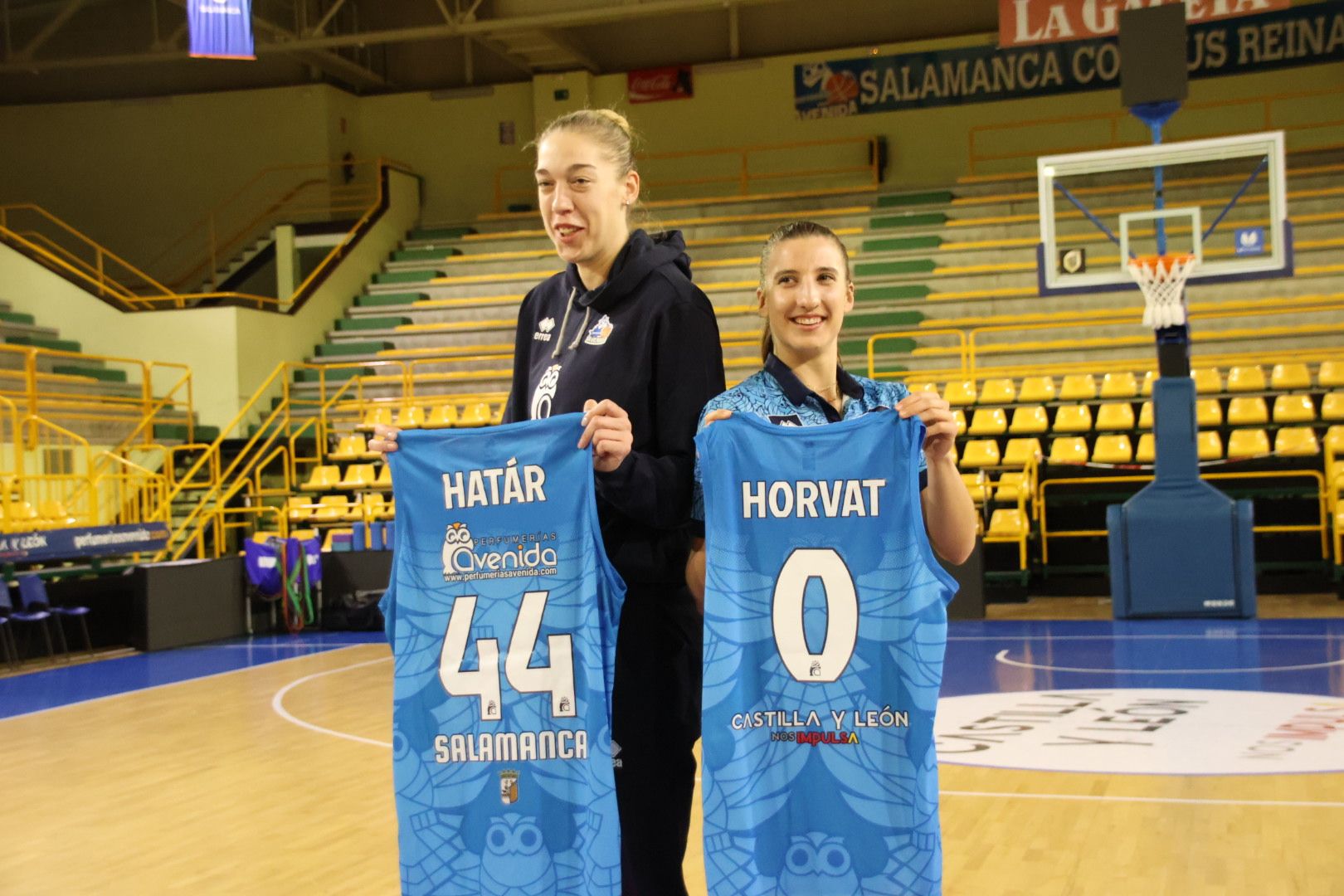 Presentación de nuestras dos nuevas jugadoras del CB Avenida, Bernadette Hattar y Chantel Horvat