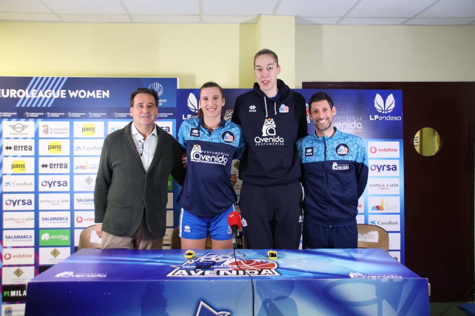 Presentación de nuestras dos nuevas jugadoras del CB Avenida, Bernadette Hattar y Chantel Horvat