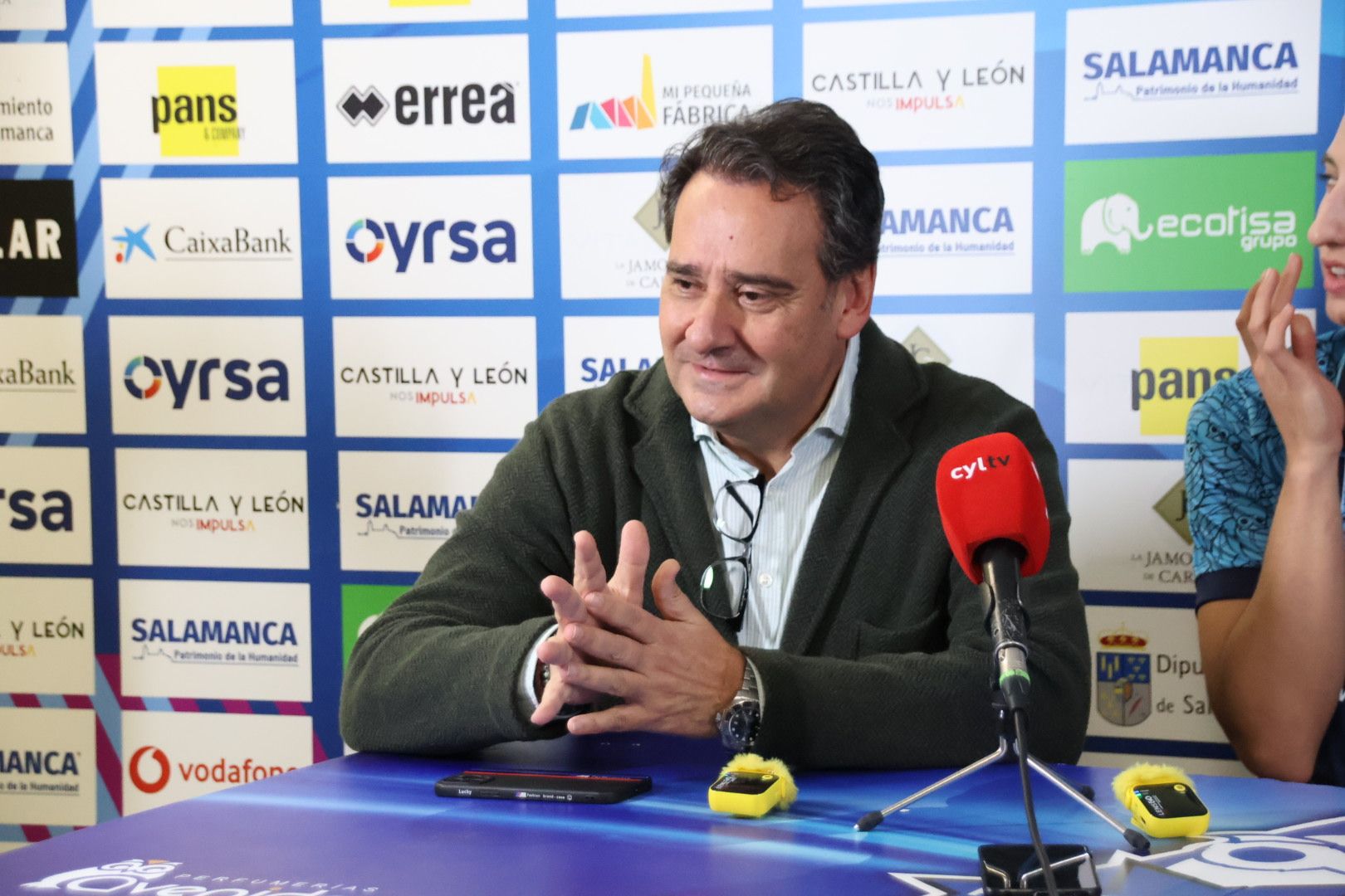 Presentación de nuestras dos nuevas jugadoras del CB Avenida, Bernadette Hattar y Chantel Horvat