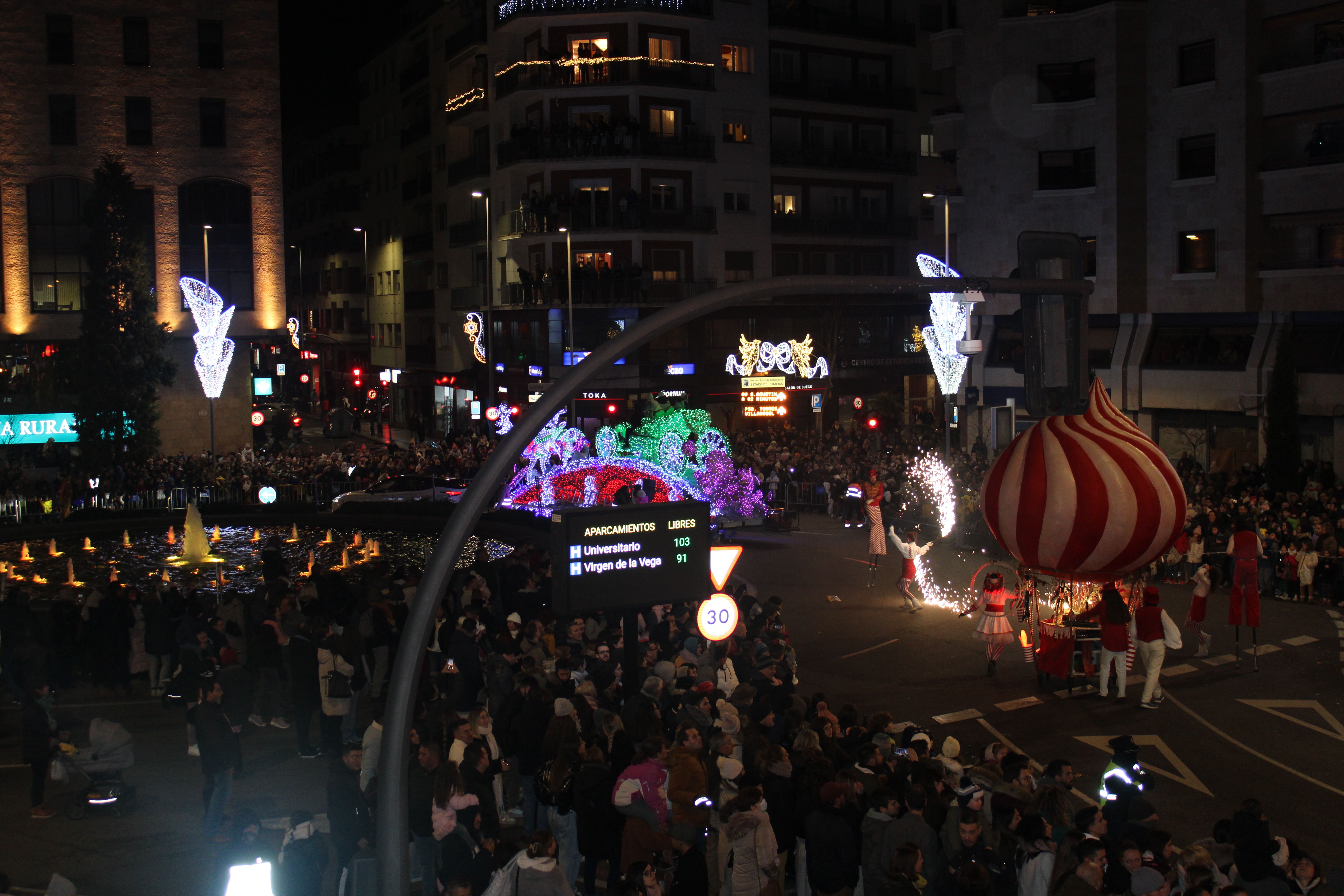 Ambiente en la Cabalgata de Reyes Magos en Salamanca