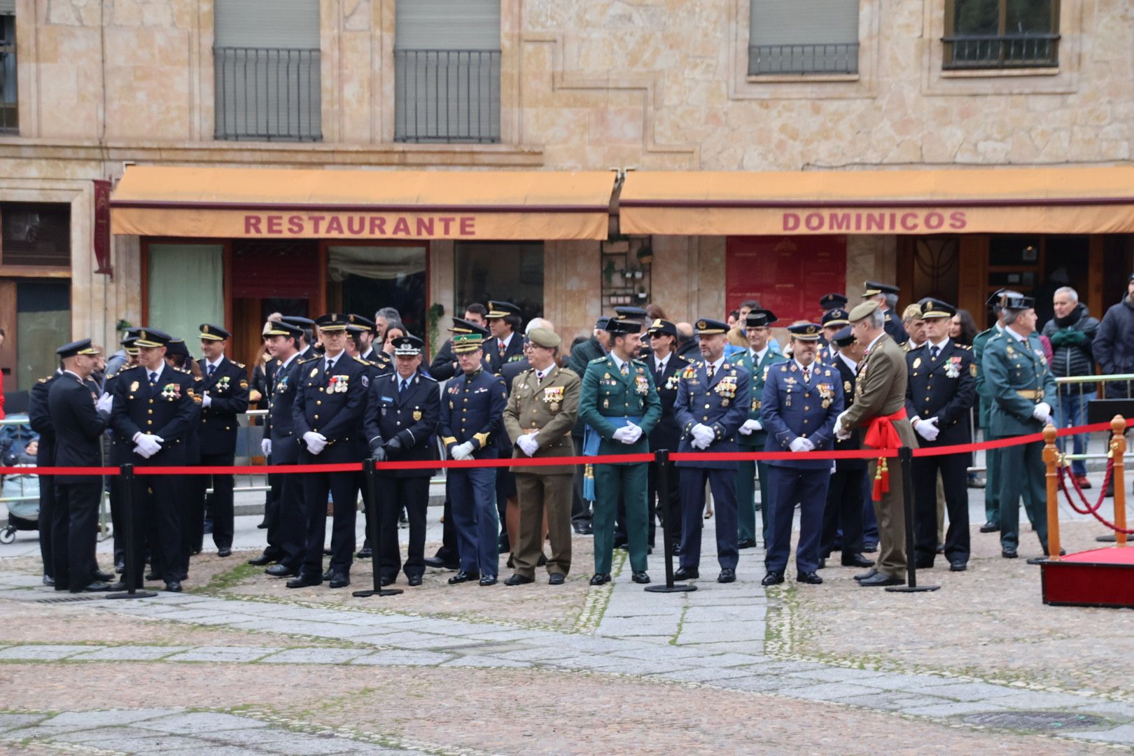 Izado de la bandera de España por el cumplimiento de la Policía Nacional de los 200 años al servicio de España