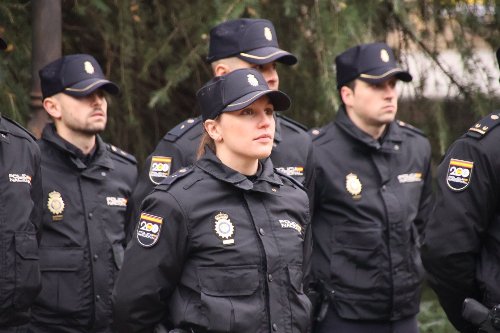 Izado de la bandera de España por el cumplimiento de la Policía Nacional de los 200 años al servicio de España