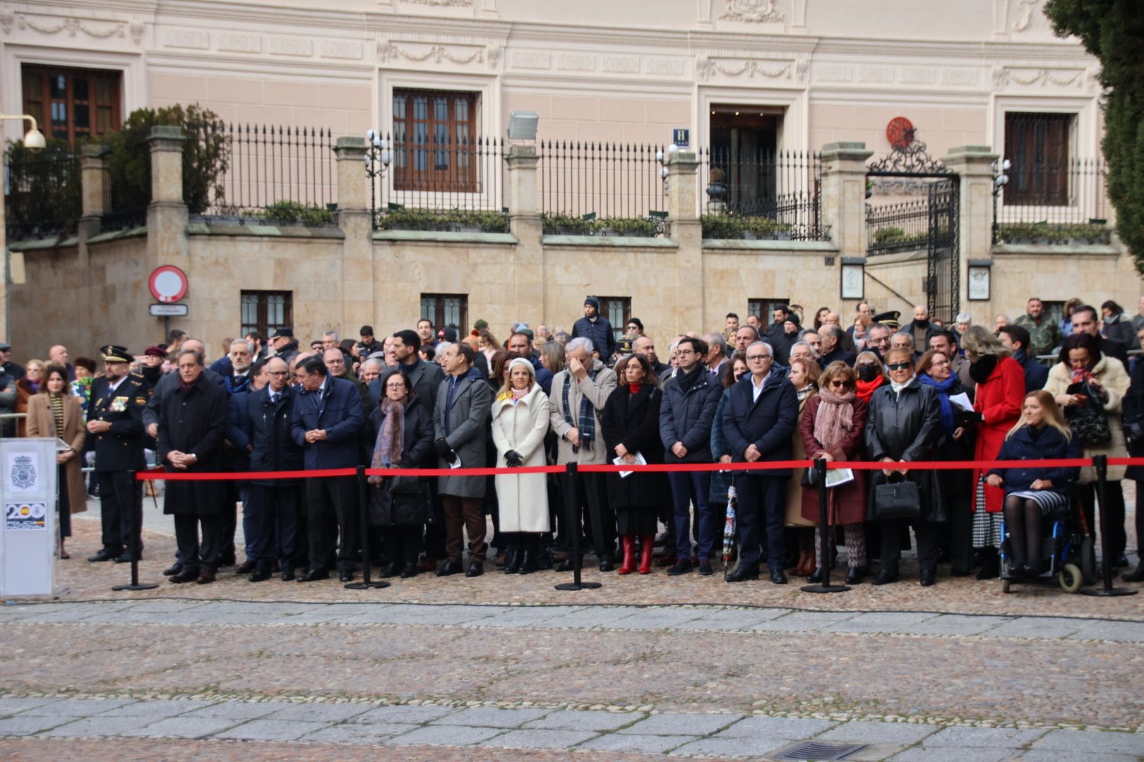 Izado de la bandera de España por el cumplimiento de la Policía Nacional de los 200 años al servicio de España