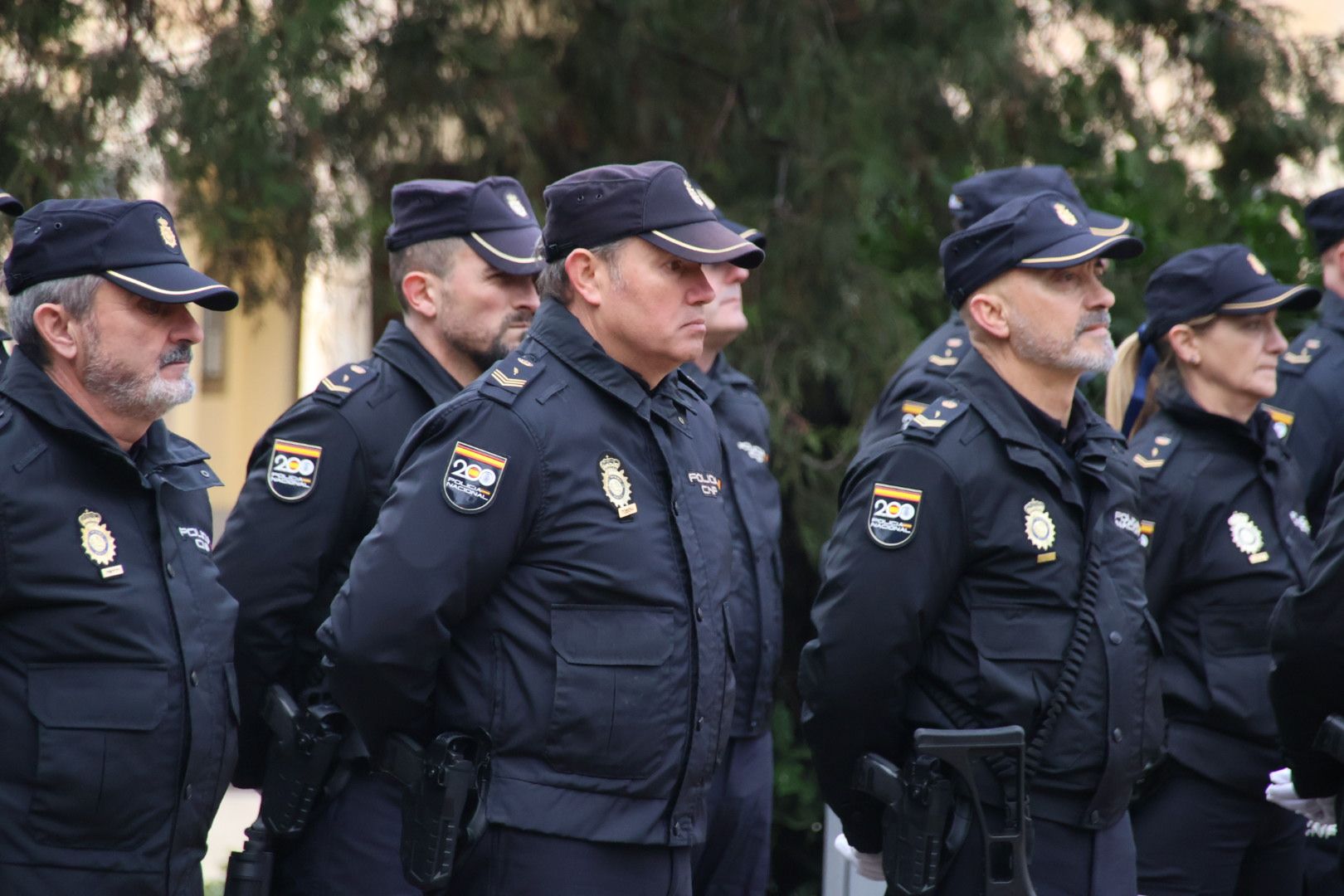 Izado de la bandera de España por el cumplimiento de la Policía Nacional de los 200 años al servicio de España