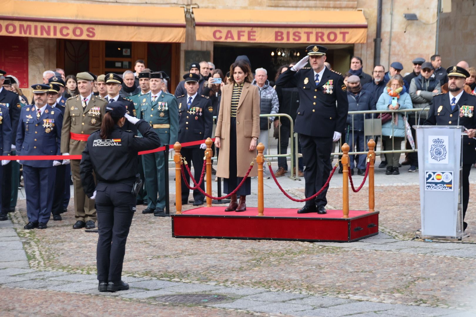 Izado de la bandera de España por el cumplimiento de la Policía Nacional de los 200 años al servicio de España