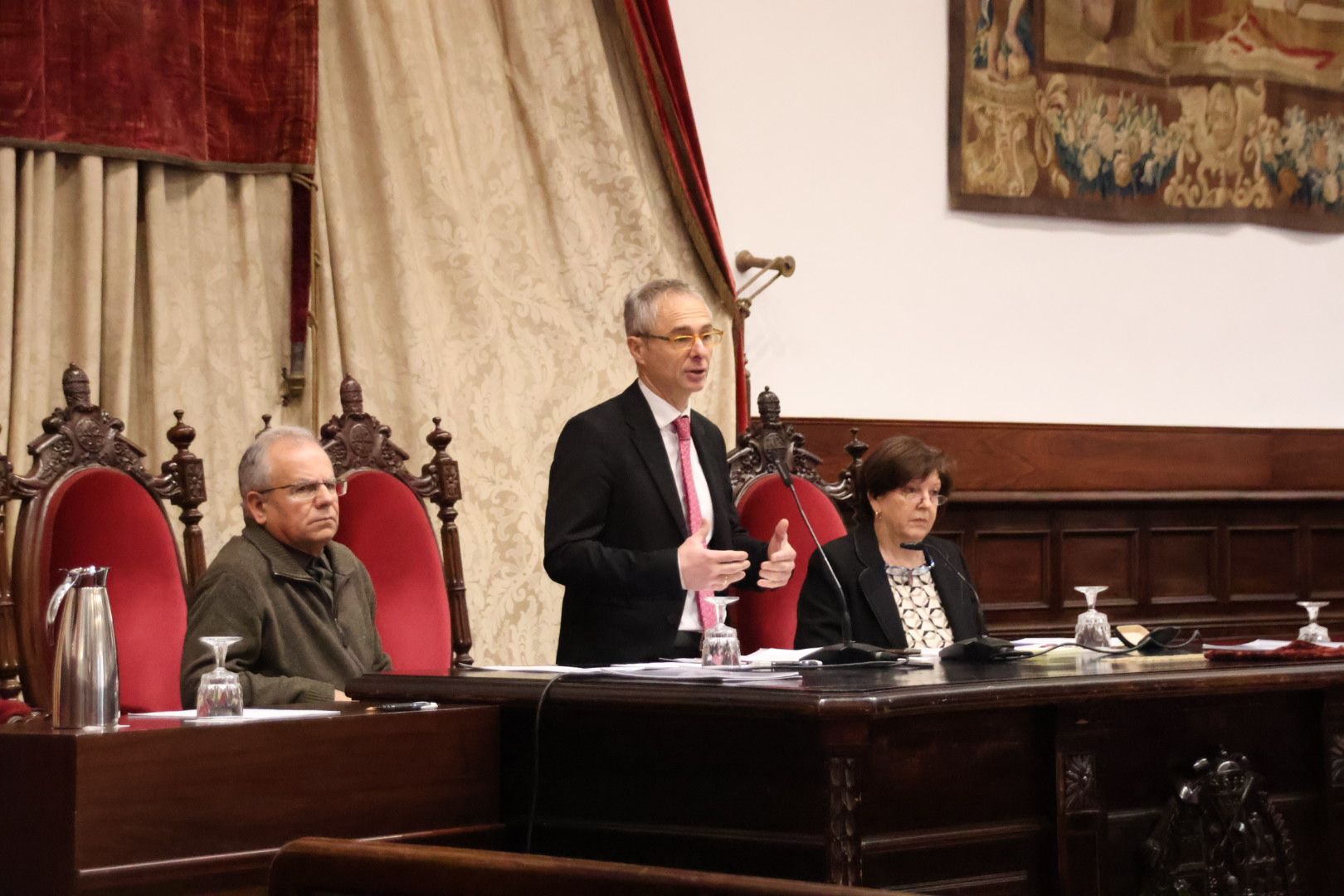 El Claustro de la Universidad de Salamanca, celebra sesión constituyente conforme al orden del día