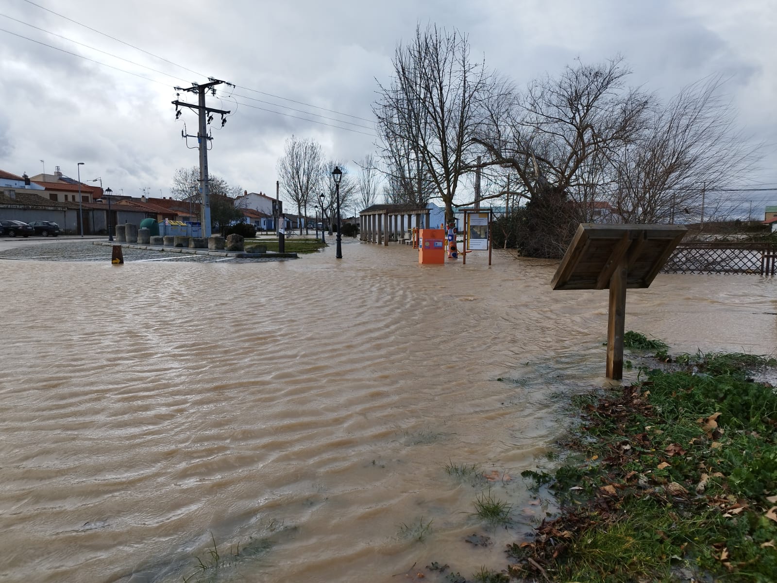 Calzada de Valdunciel inundada por borrasca Irene (5)