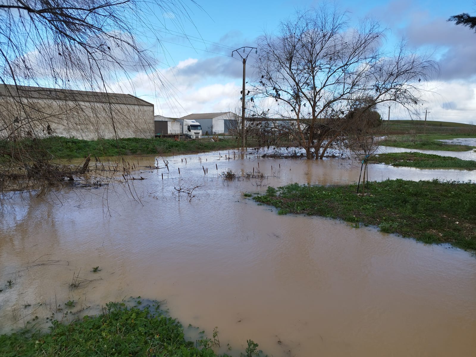 Calzada de Valdunciel inundada por borrasca Irene (2)