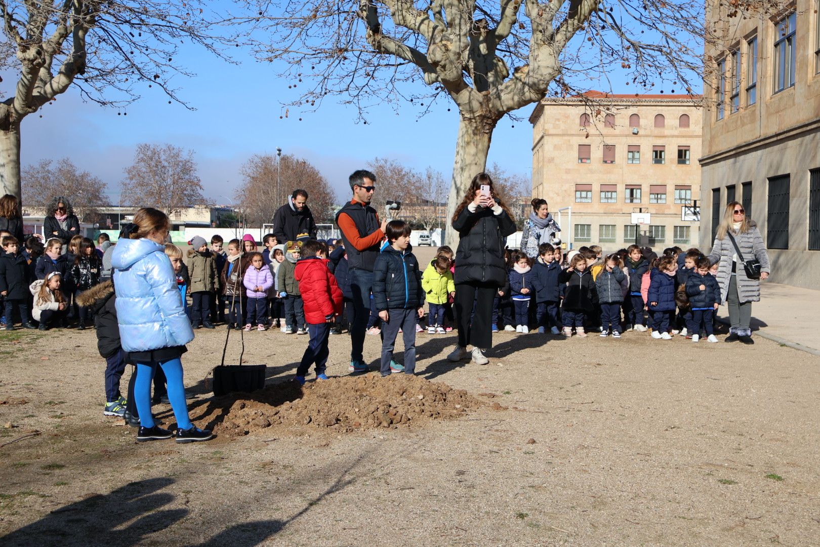 Carlos García Carbayo, presenta el nuevo programa de educación ambiental ‘Patios por el Clima’