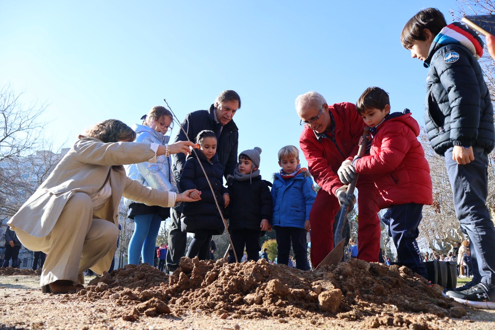 Carlos García Carbayo, presenta el nuevo programa de educación ambiental ‘Patios por el Clima’