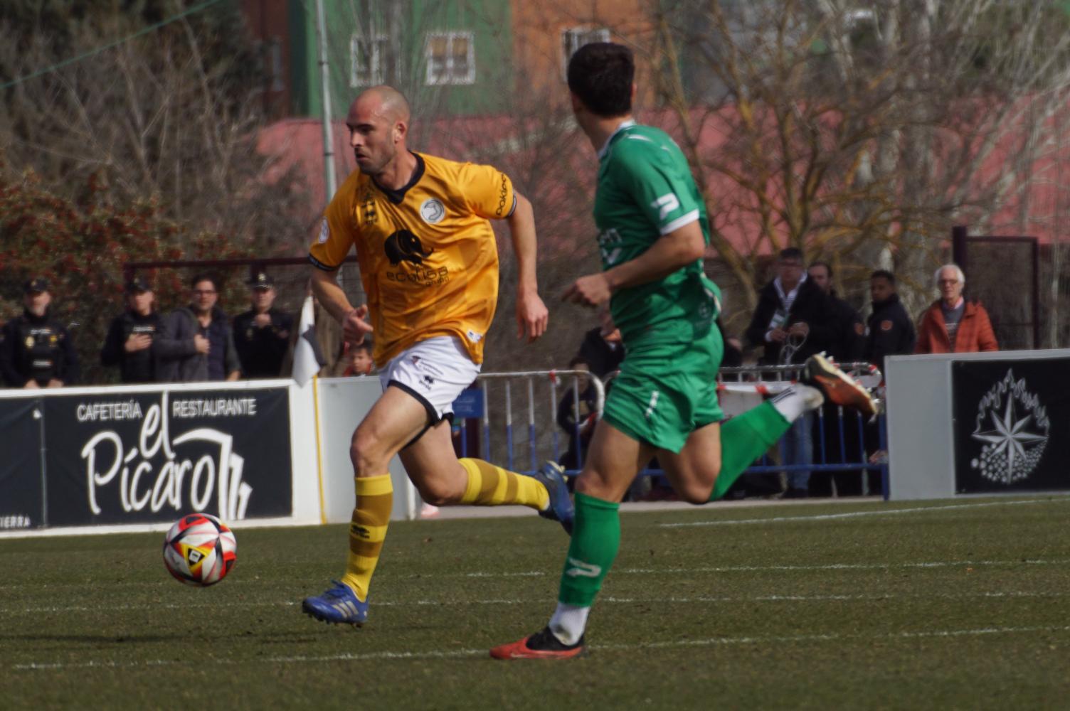 Etxaniz, ante el Cornellá | FOTO JUANES