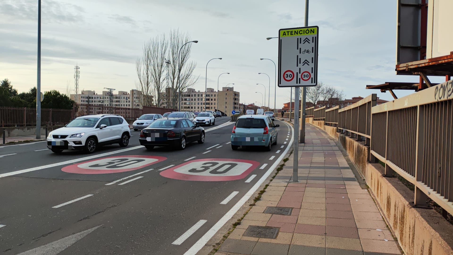 Nuevo ciclocarril en el tramo de la calle Río Miño. 