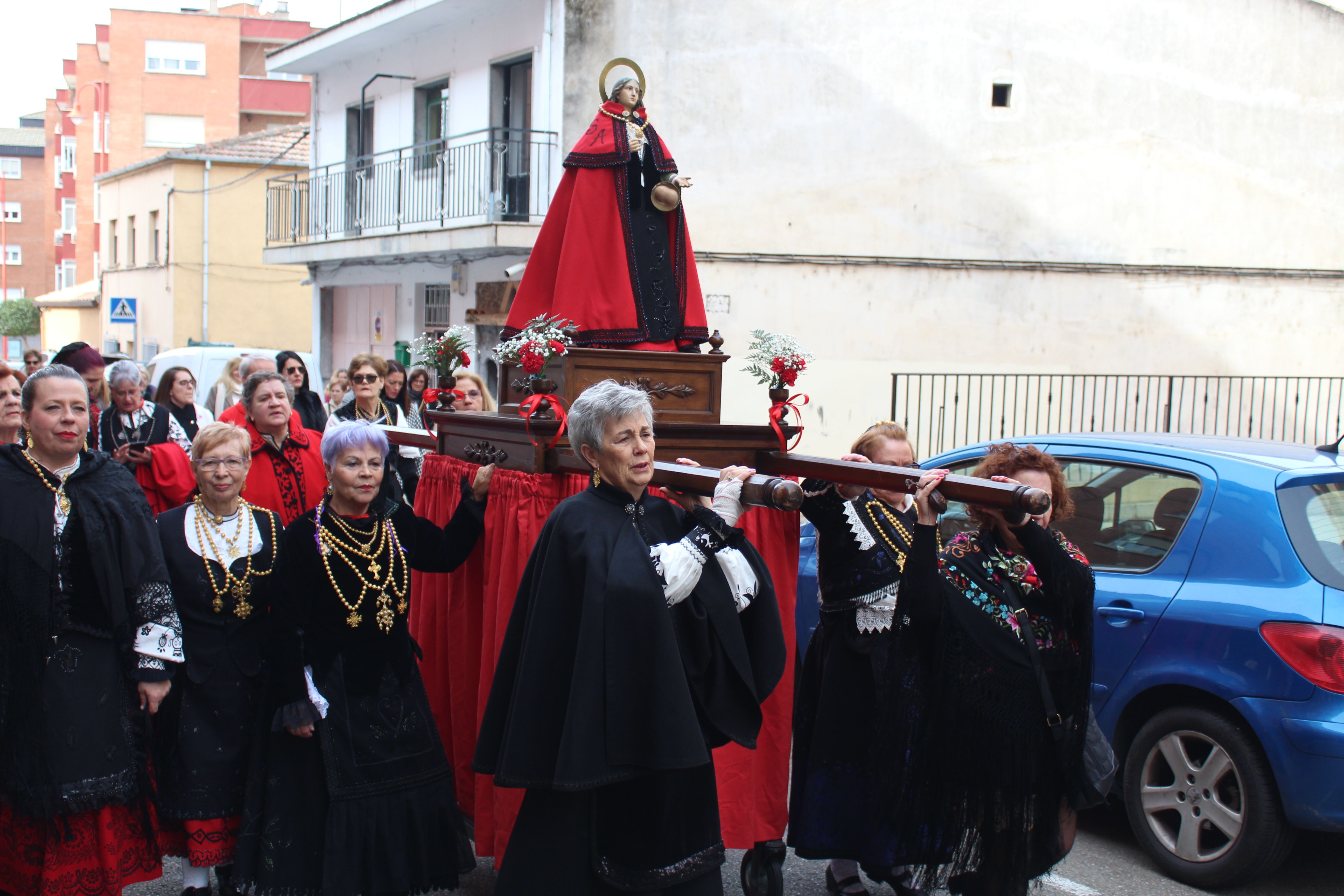 Misa y procesión de Las Águedas en Santa Marta