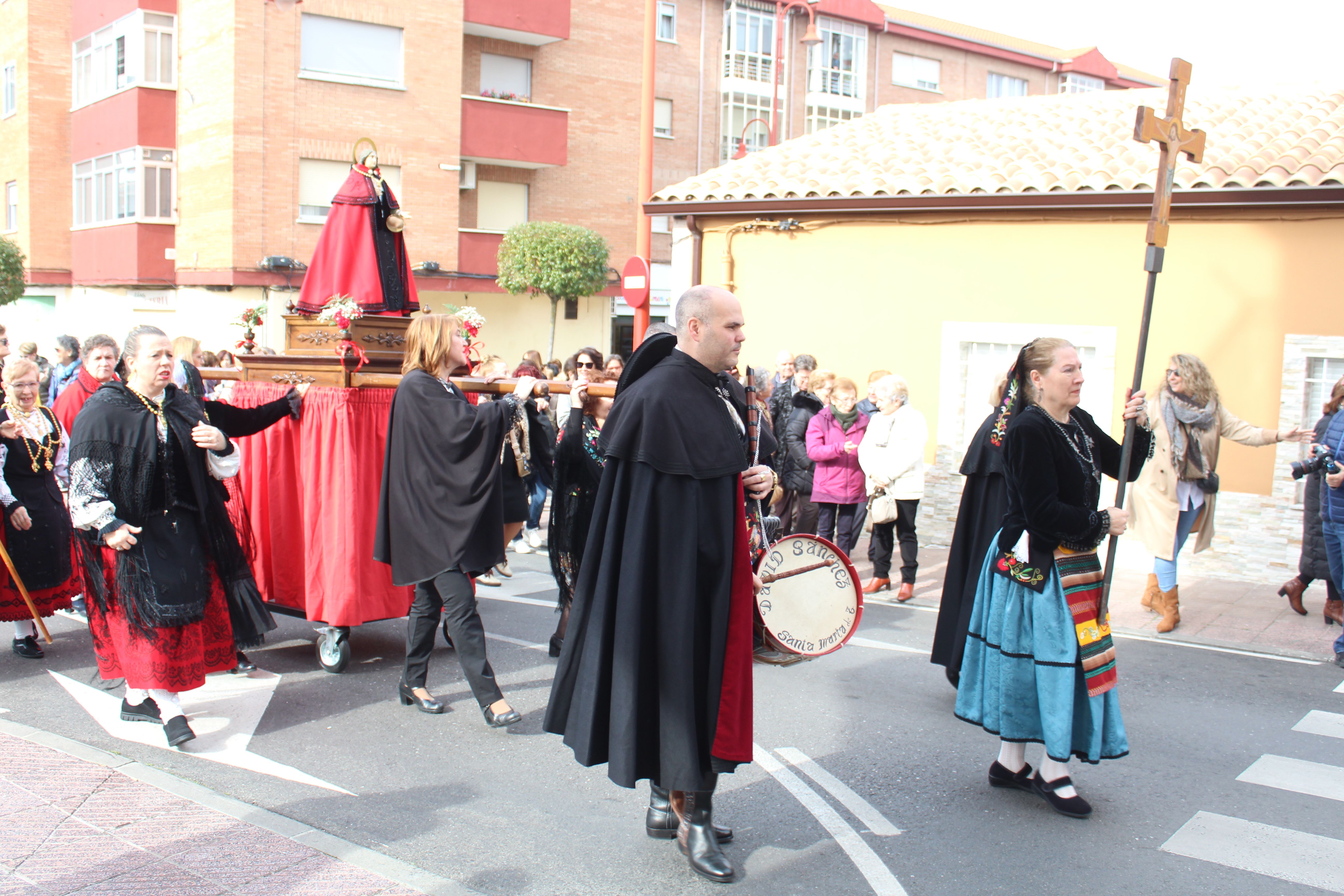 Misa y procesión de Las Águedas en Santa Marta