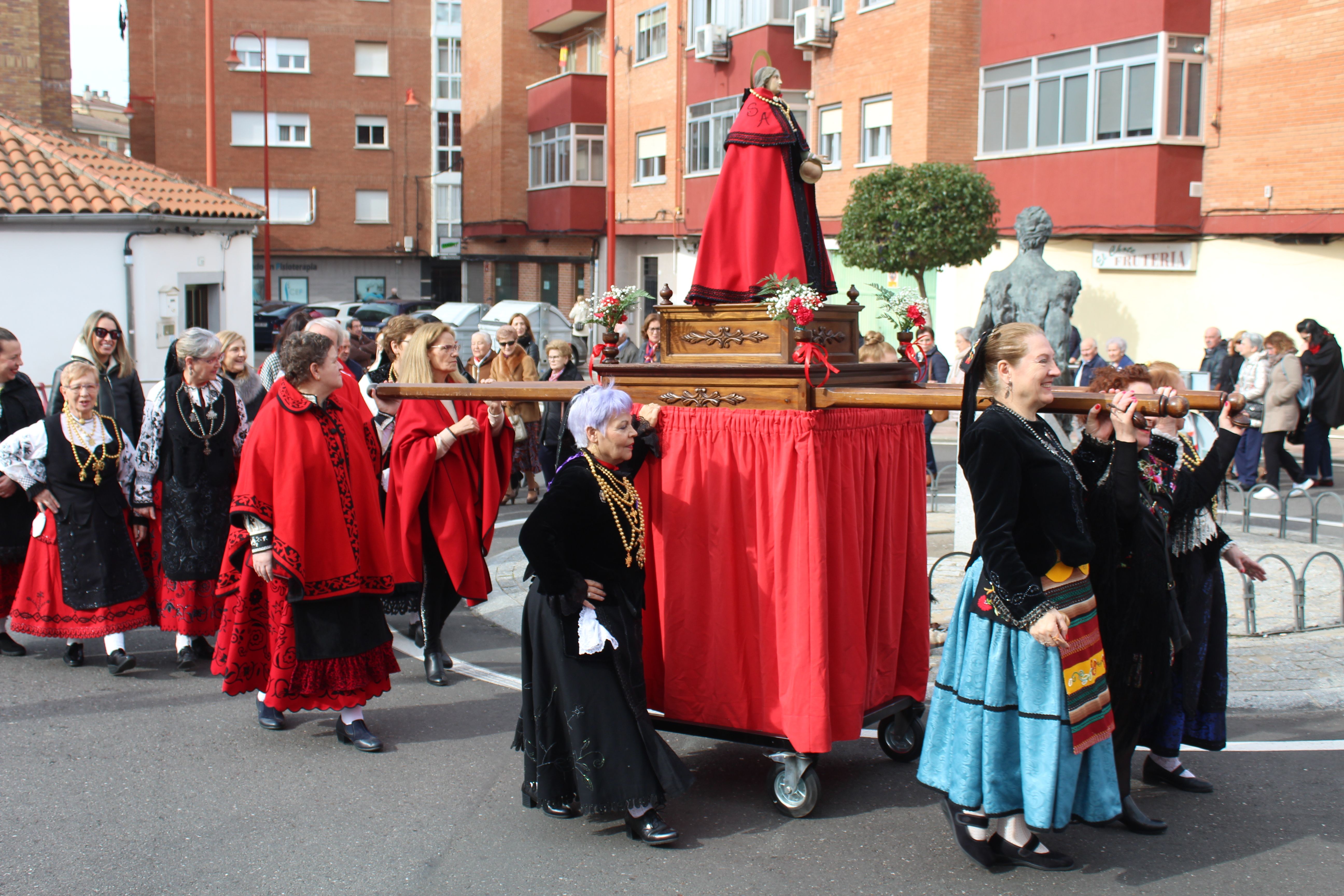 Misa y procesión de Las Águedas en Santa Marta