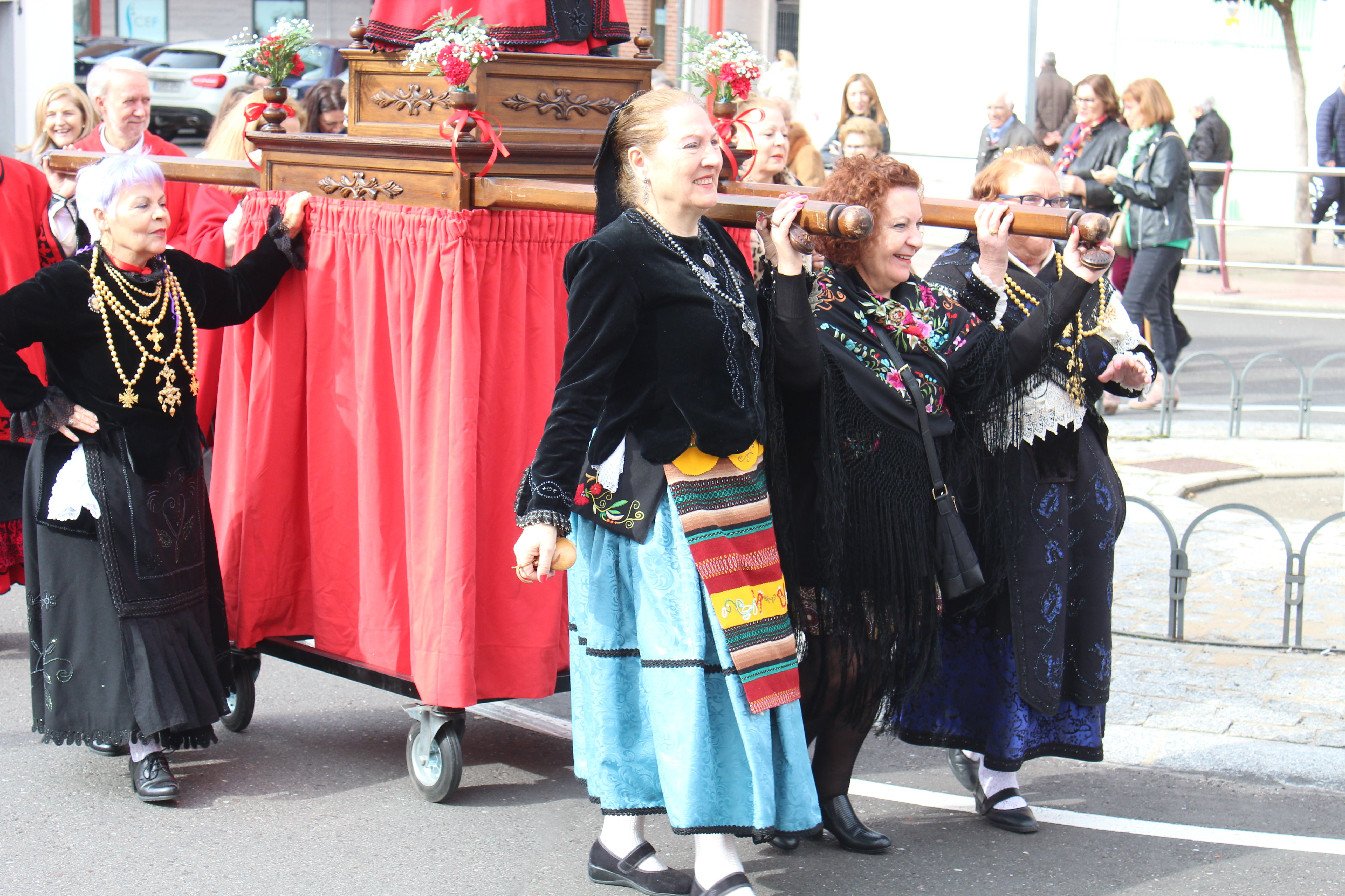 Misa y procesión de Las Águedas en Santa Marta