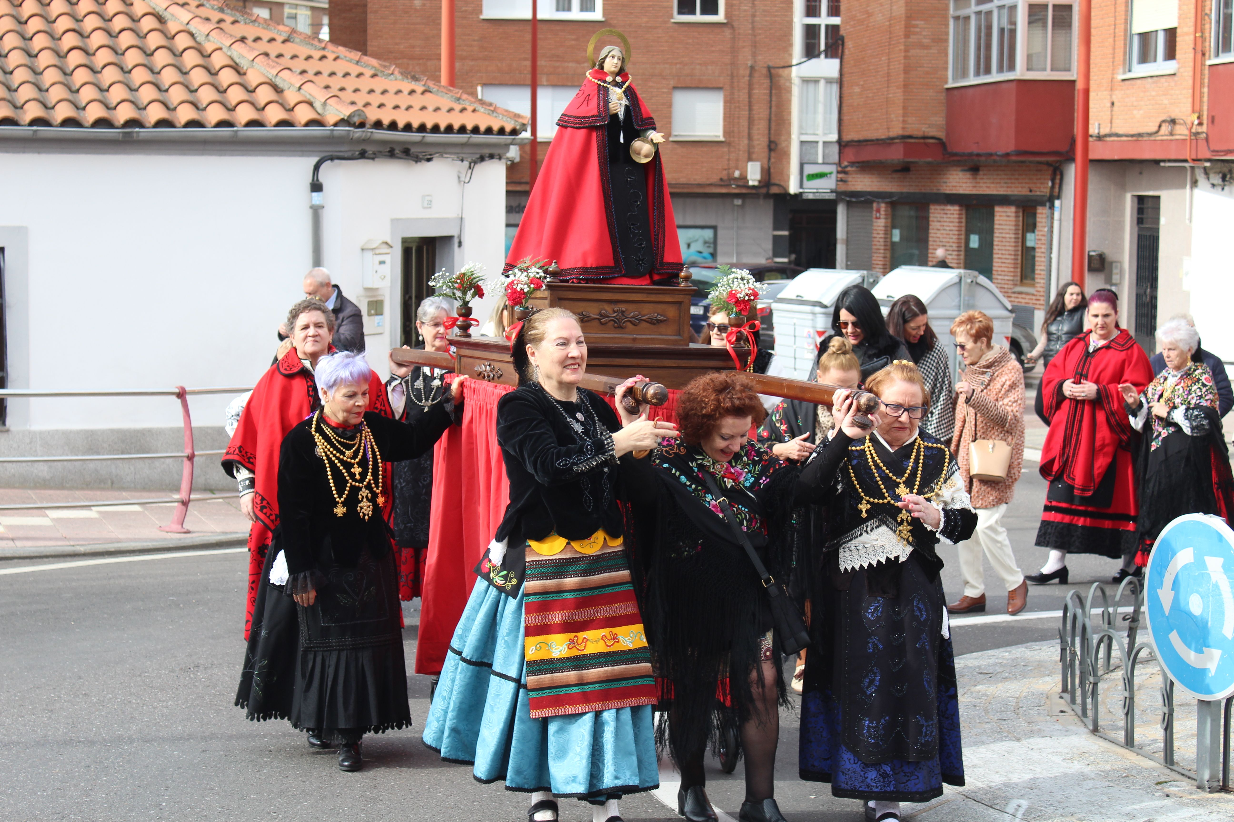 Misa y procesión de Las Águedas en Santa Marta