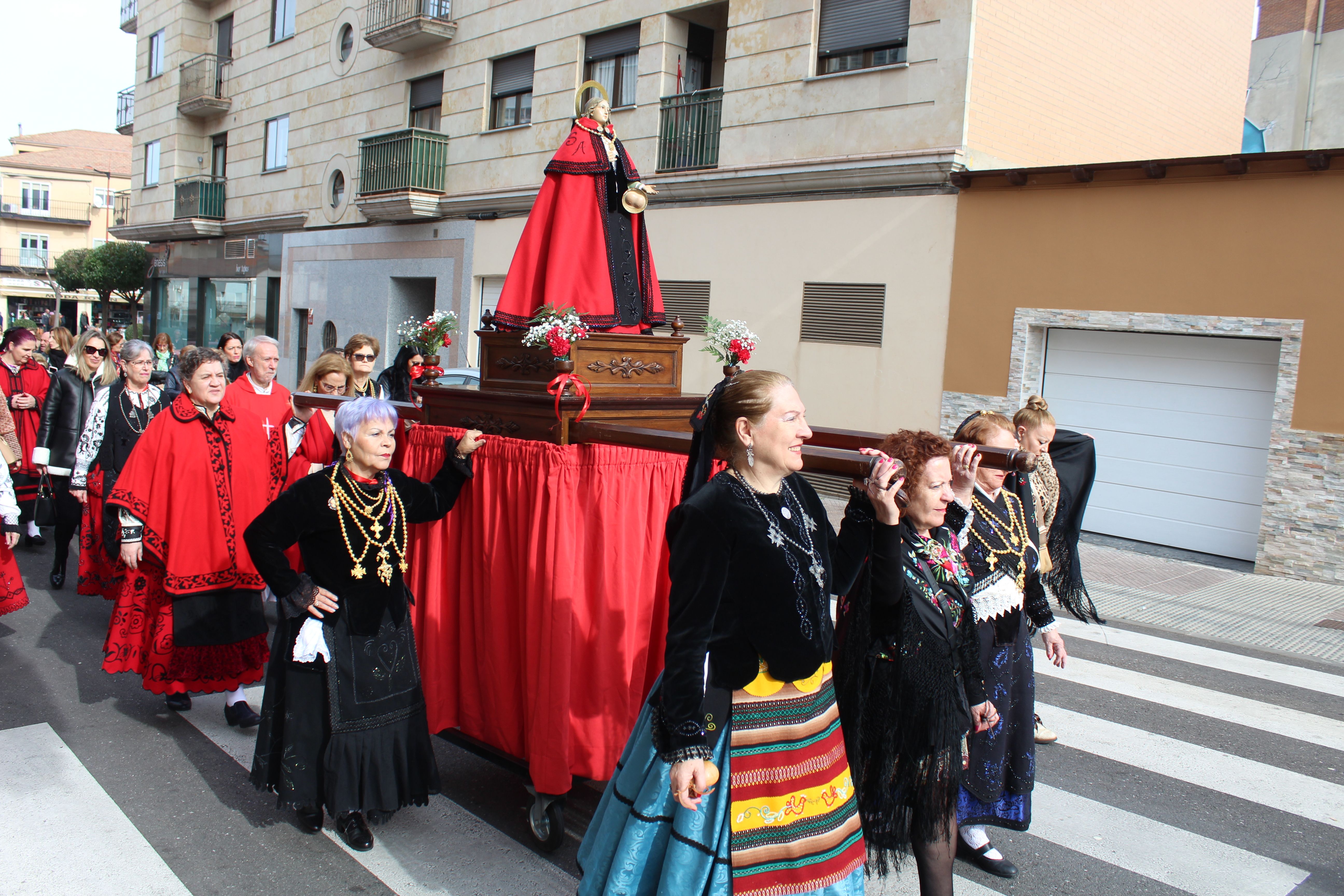 Misa y procesión de Las Águedas en Santa Marta