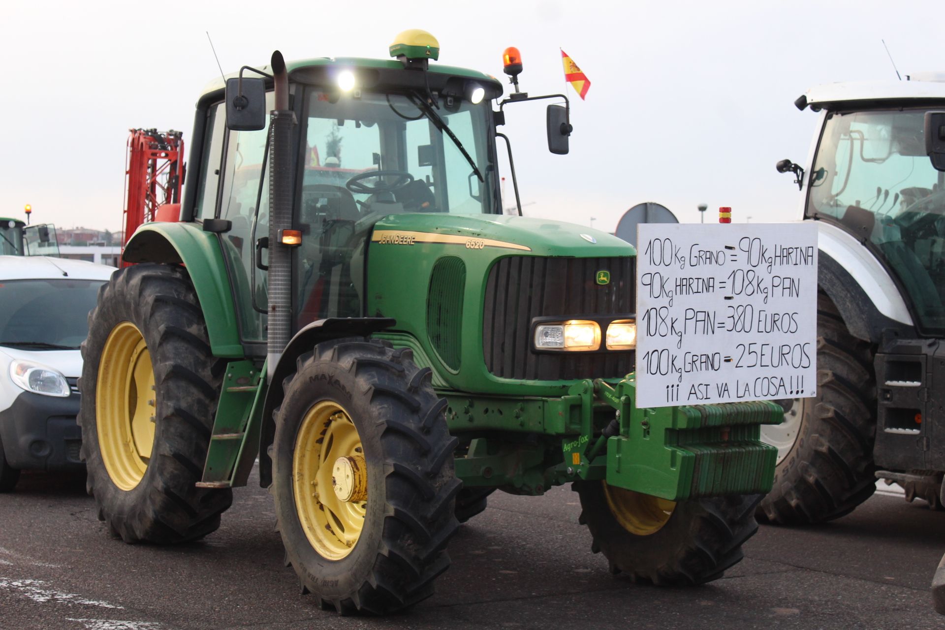 GALERÍA | Protestas y cortes de tráfico de los agricultores y ganaderos en la provincia Salamanca, martes, 6 de febrero