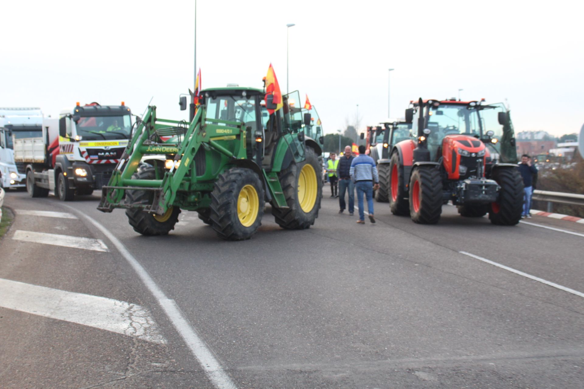 GALERÍA | Protestas y cortes de tráfico de los agricultores y ganaderos en la provincia Salamanca, martes, 6 de febrero