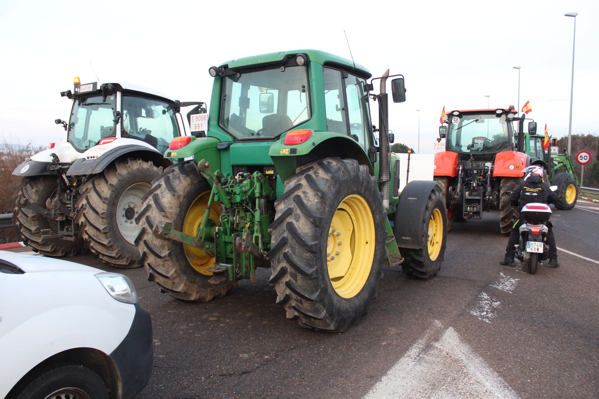 GALERÍA | Protestas y cortes de tráfico de los agricultores y ganaderos en la provincia Salamanca, martes, 6 de febrero