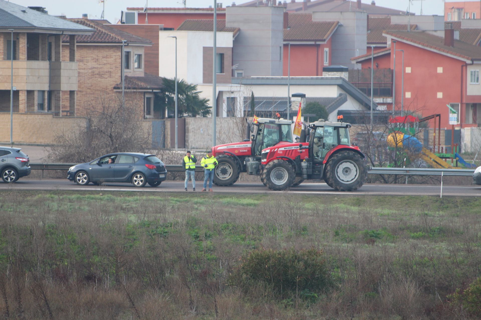 GALERÍA | Protestas y cortes de tráfico de los agricultores y ganaderos en la provincia Salamanca, martes, 6 de febrero