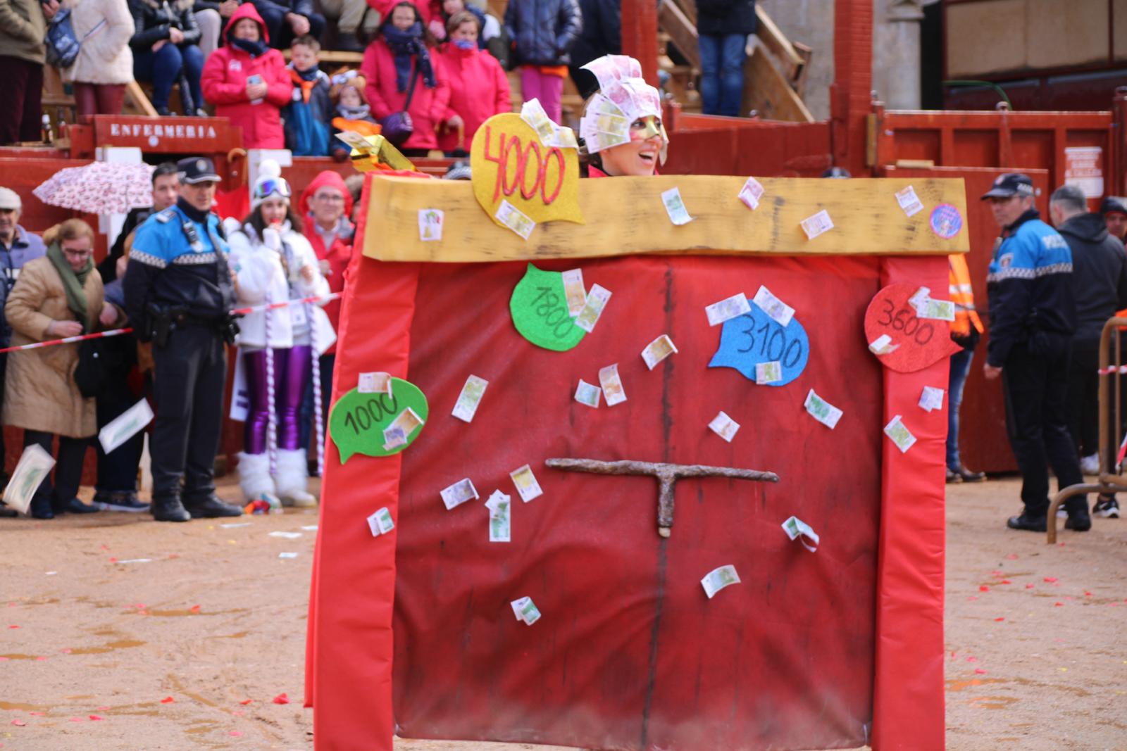 Desfile de disfraces callejeros del Carnaval del Toro. Foto: Verónica Tapia 