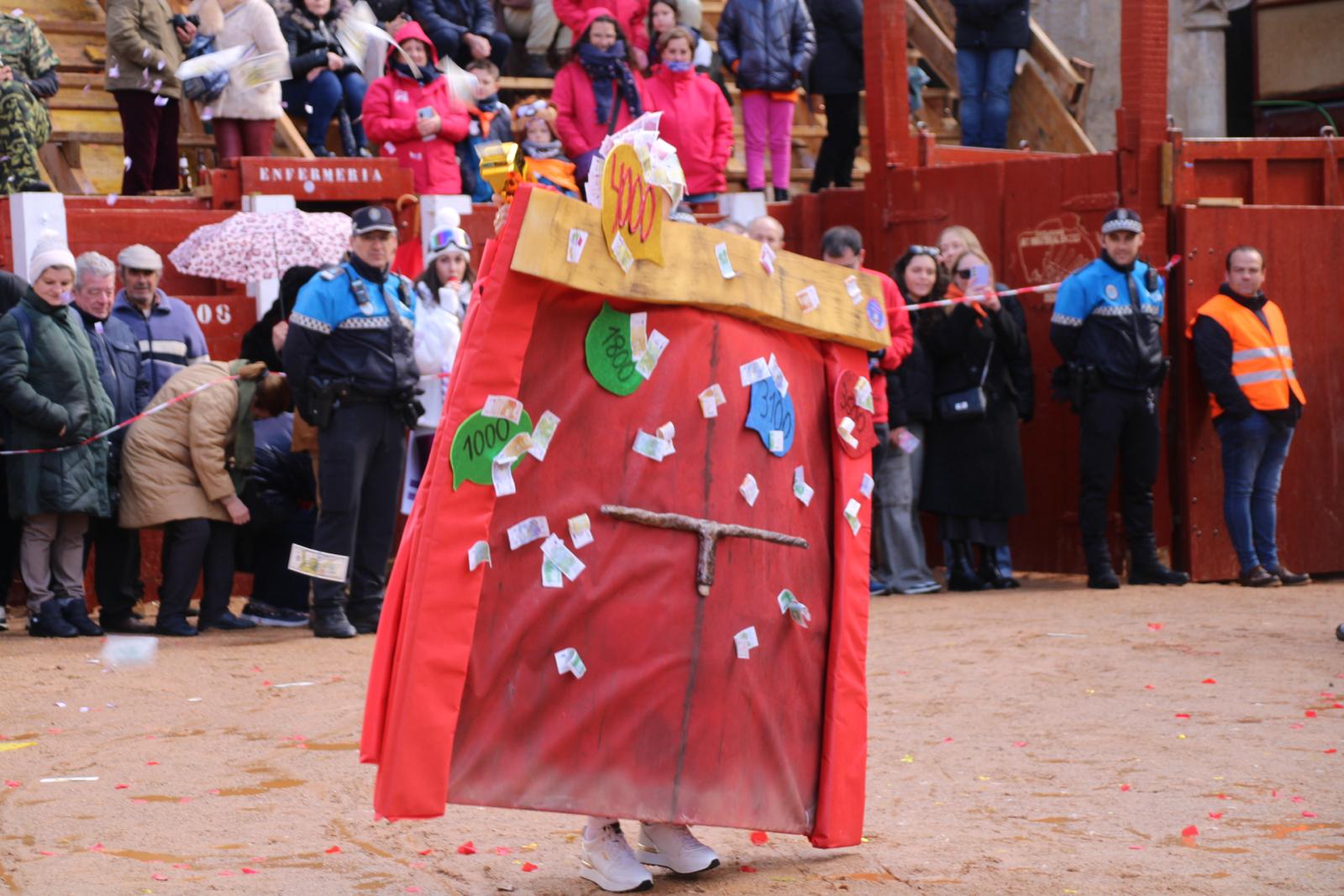 Desfile de disfraces callejeros del Carnaval del Toro. Foto: Verónica Tapia 