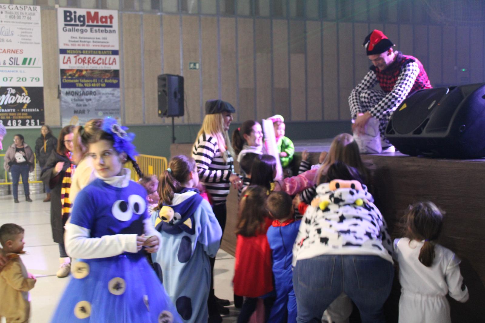 GALERÍA | Pequeños mirobrigenses “bailan” sus disfraces en el Carnaval de Ciudad Rodrigo 