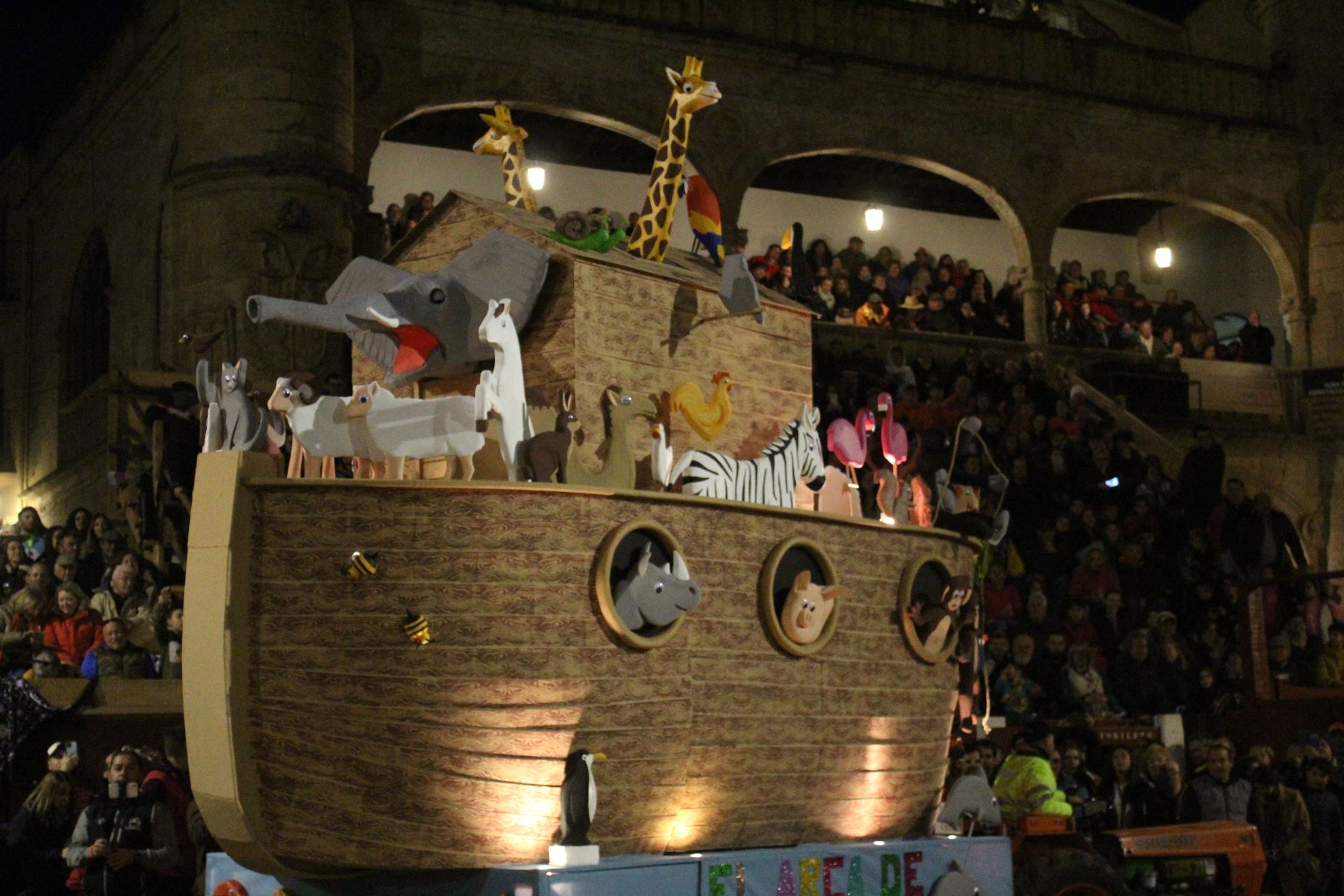 Desfile de carrozas en el Carnaval del Toro de Ciudad Rodrigo 2024