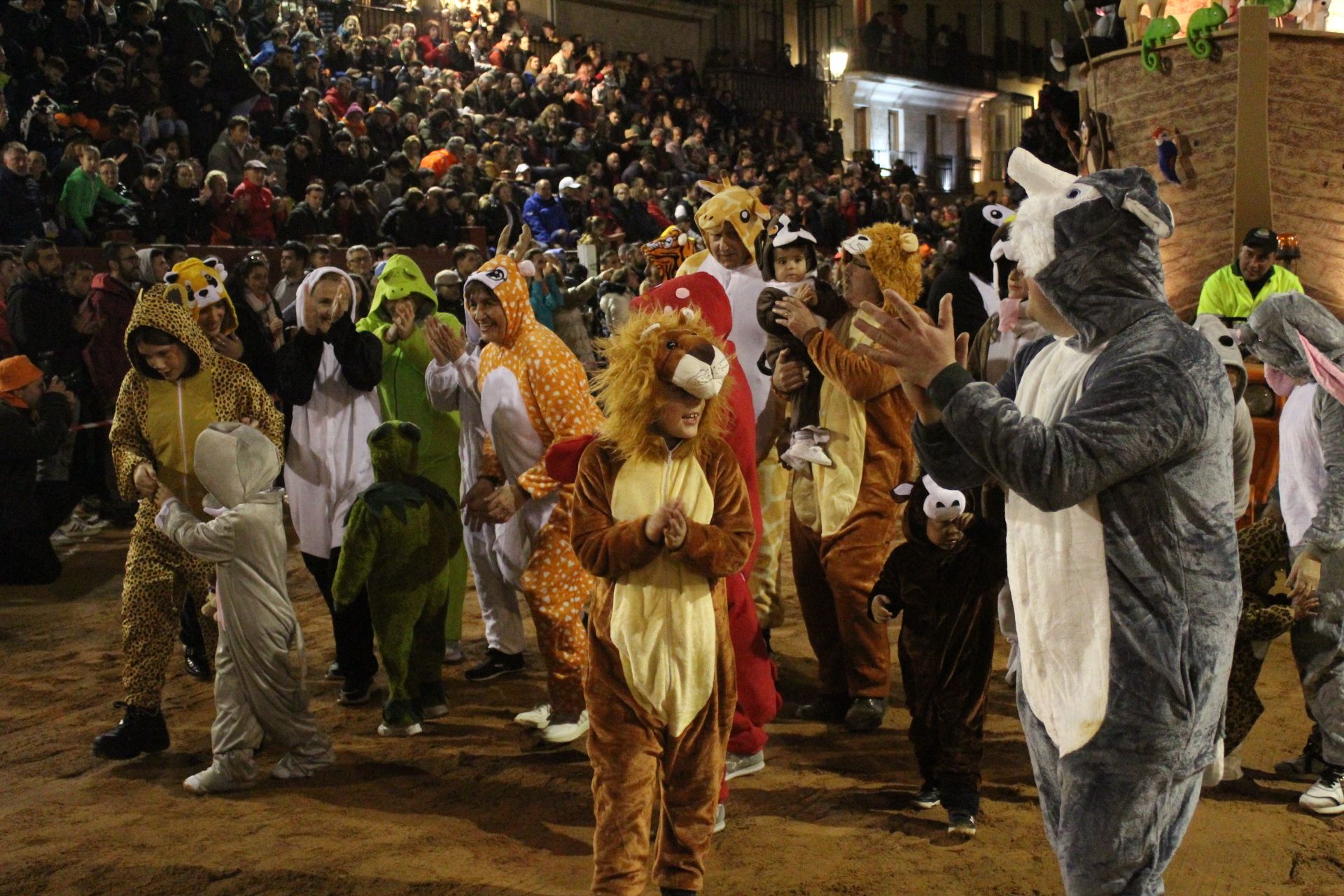 Desfile de carrozas en el Carnaval del Toro de Ciudad Rodrigo 2024