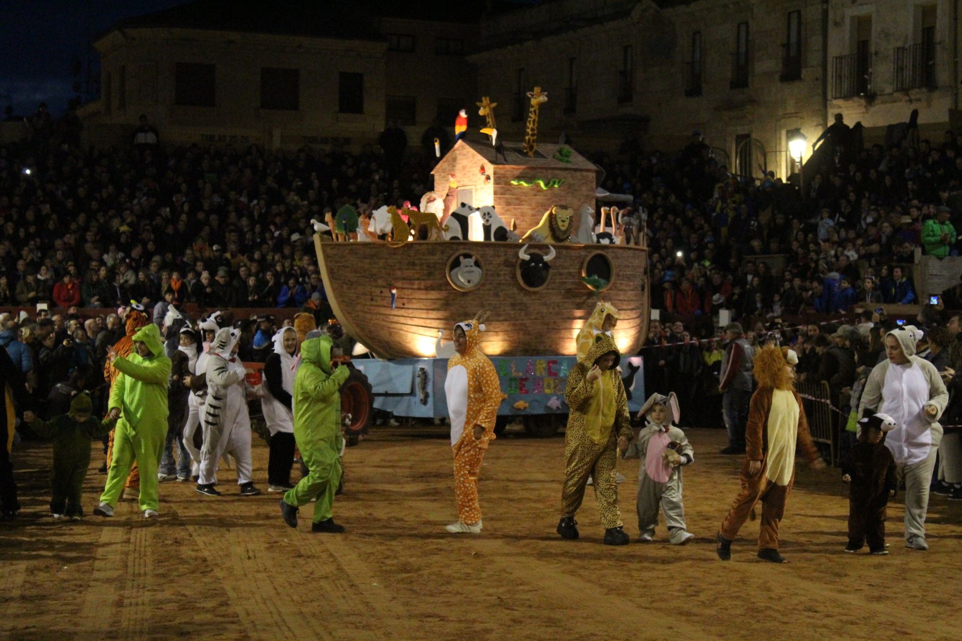 Desfile de carrozas en el Carnaval del Toro de Ciudad Rodrigo 2024