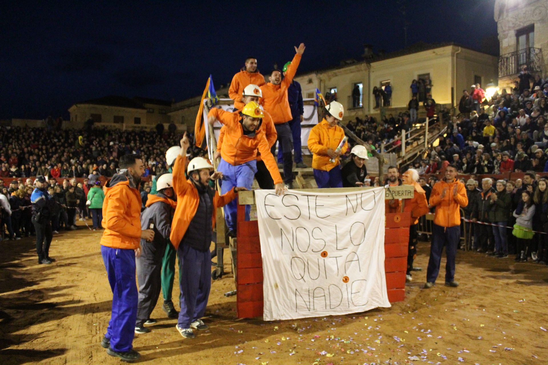 Desfile de carrozas en el Carnaval del Toro de Ciudad Rodrigo 2024