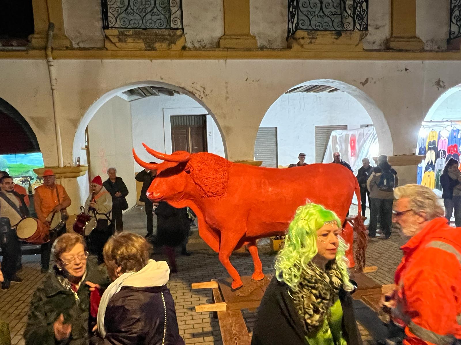 GALERÍA | Pasacalles con la quema del toro de cenizos y petición de cenizos en Ciudad Rodrigo. Fotos: Verónica Tapia