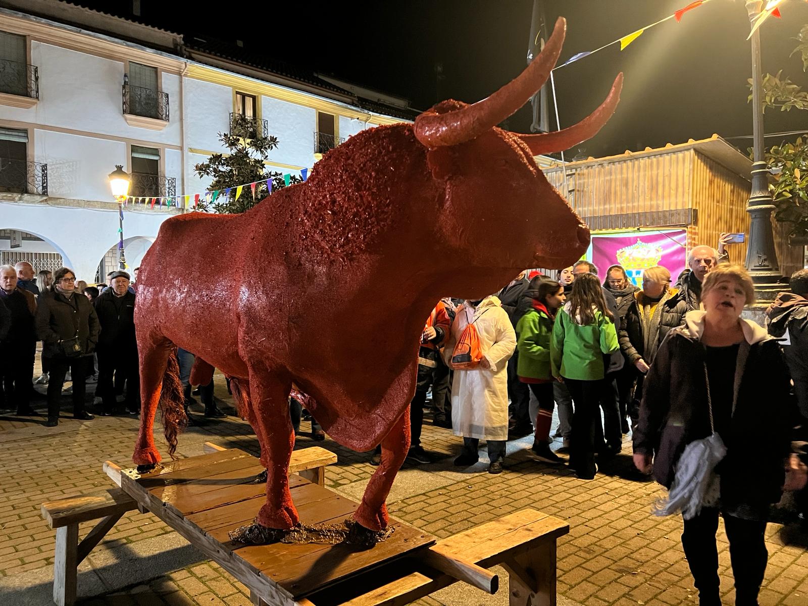 GALERÍA | Pasacalles con la quema del toro de cenizos y petición de cenizos en Ciudad Rodrigo. Fotos: Verónica Tapia