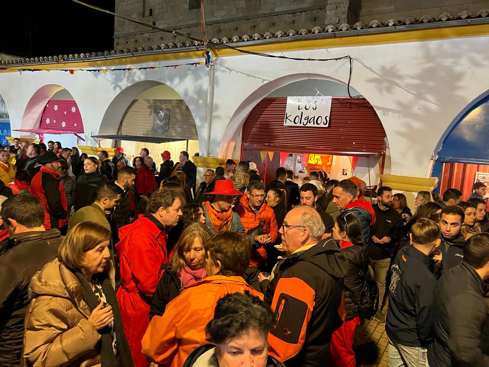 GALERÍA | Pasacalles con la quema del toro de cenizos y petición de cenizos en Ciudad Rodrigo. Fotos: Verónica Tapia