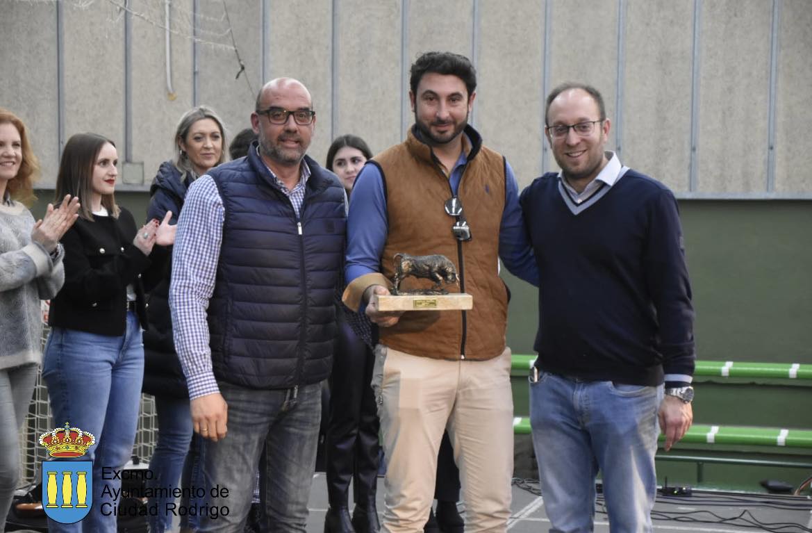 Entrega de trofeos en el Pabellón Municipal en Ciudad Rodrigo por el Carnaval del Toro